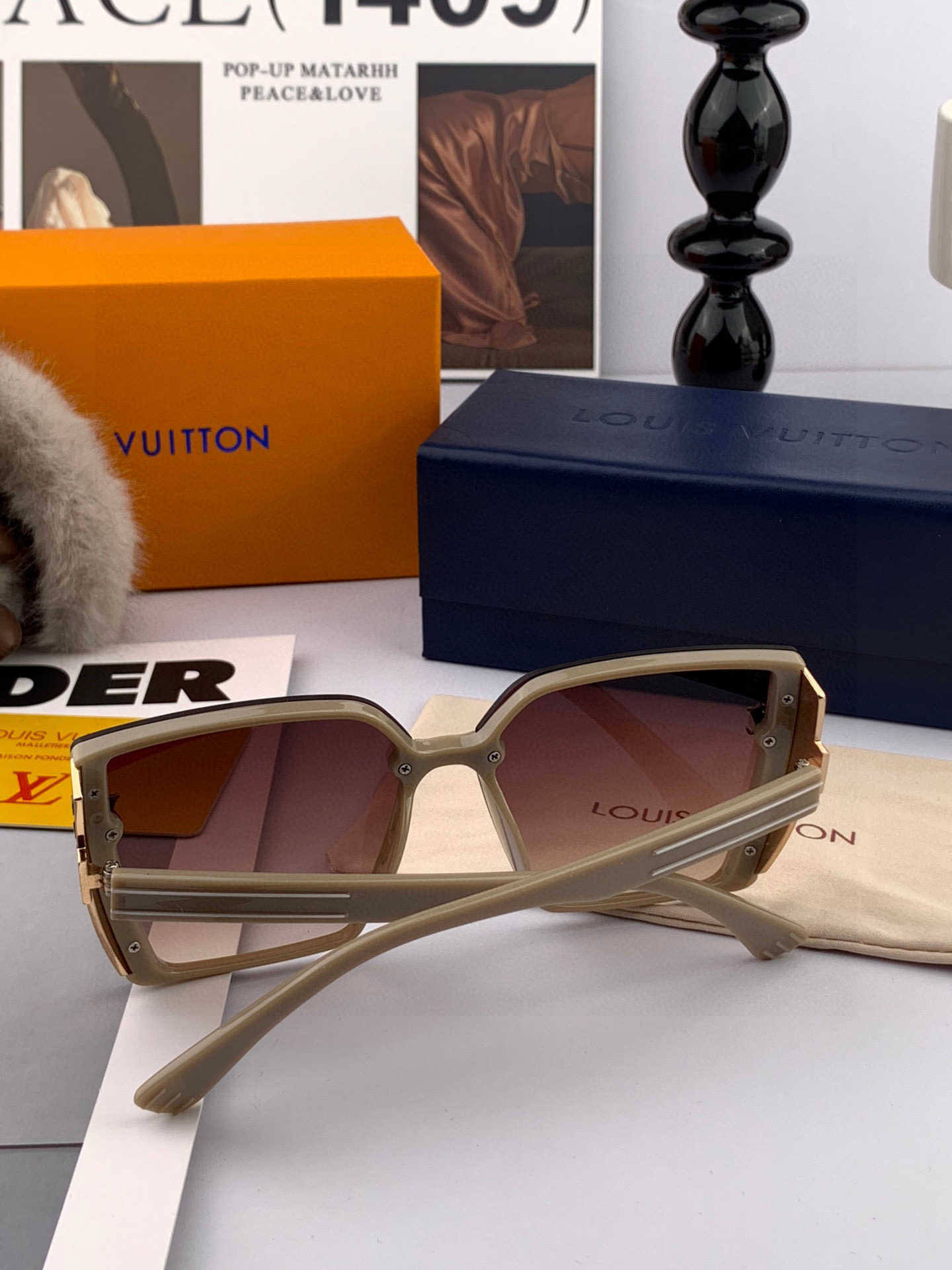 LV 2025年开春新款 潮流爆款 时尚方框太阳镜 高品质 佩戴舒适 网红潮款墨镜 型号L5230