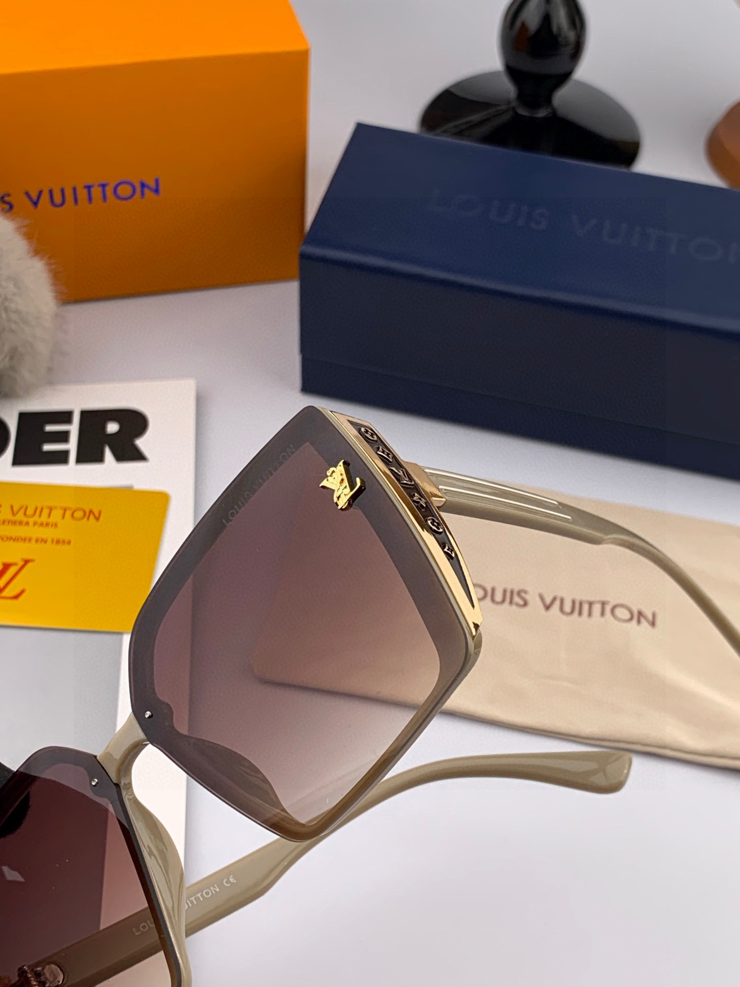 LV 2025年开春新款 潮流爆款 时尚方框太阳镜 高品质 佩戴舒适 网红潮款墨镜 型号L5230