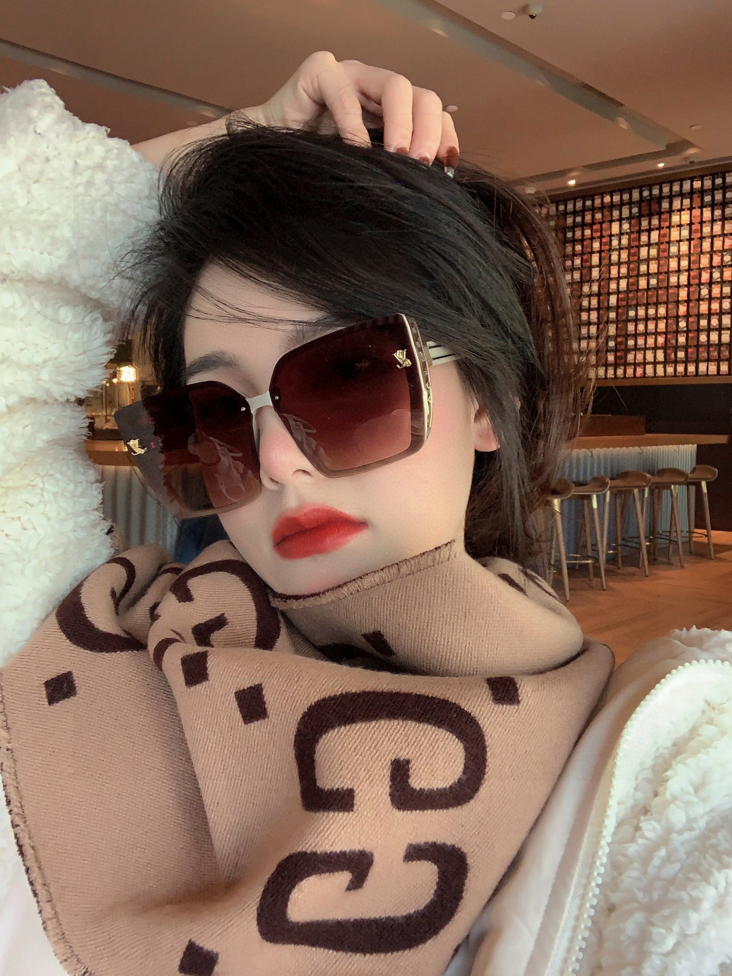 LV 2025年开春新款 潮流爆款 时尚方框太阳镜 高品质 佩戴舒适 网红潮款墨镜 型号L5230