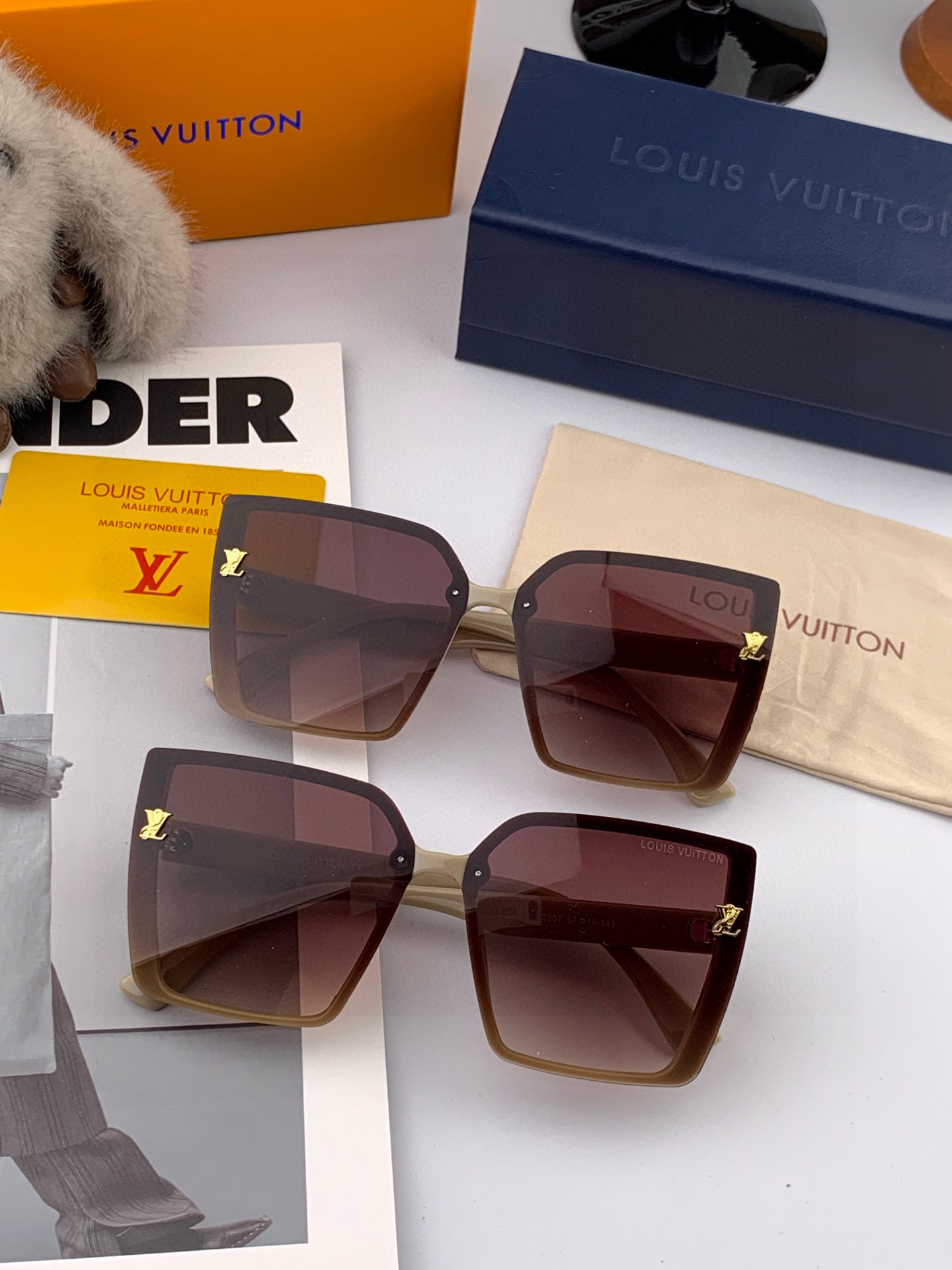 LV 2025年开春新款 潮流爆款 时尚方框太阳镜 高品质 佩戴舒适 网红潮款墨镜 型号L5230