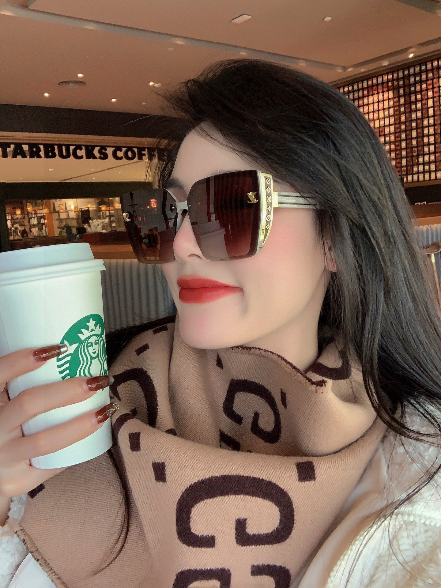 LV 2025年开春新款 潮流爆款 时尚方框太阳镜 高品质 佩戴舒适 网红潮款墨镜 型号L5230