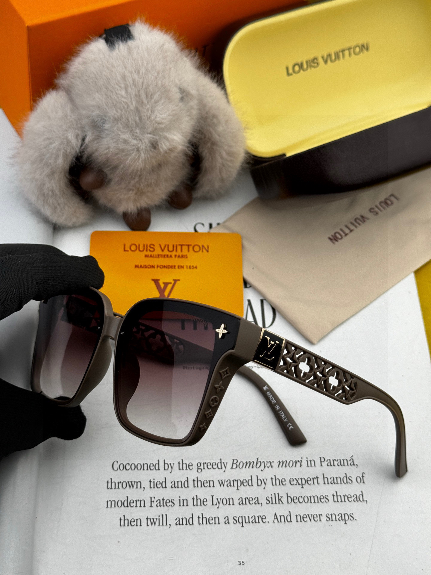 LV 2025新款女士方框太阳眼镜 开车墨镜 新款太阳镜 时尚大方 舒适轻盈 精致奢华 超轻 型号：L2