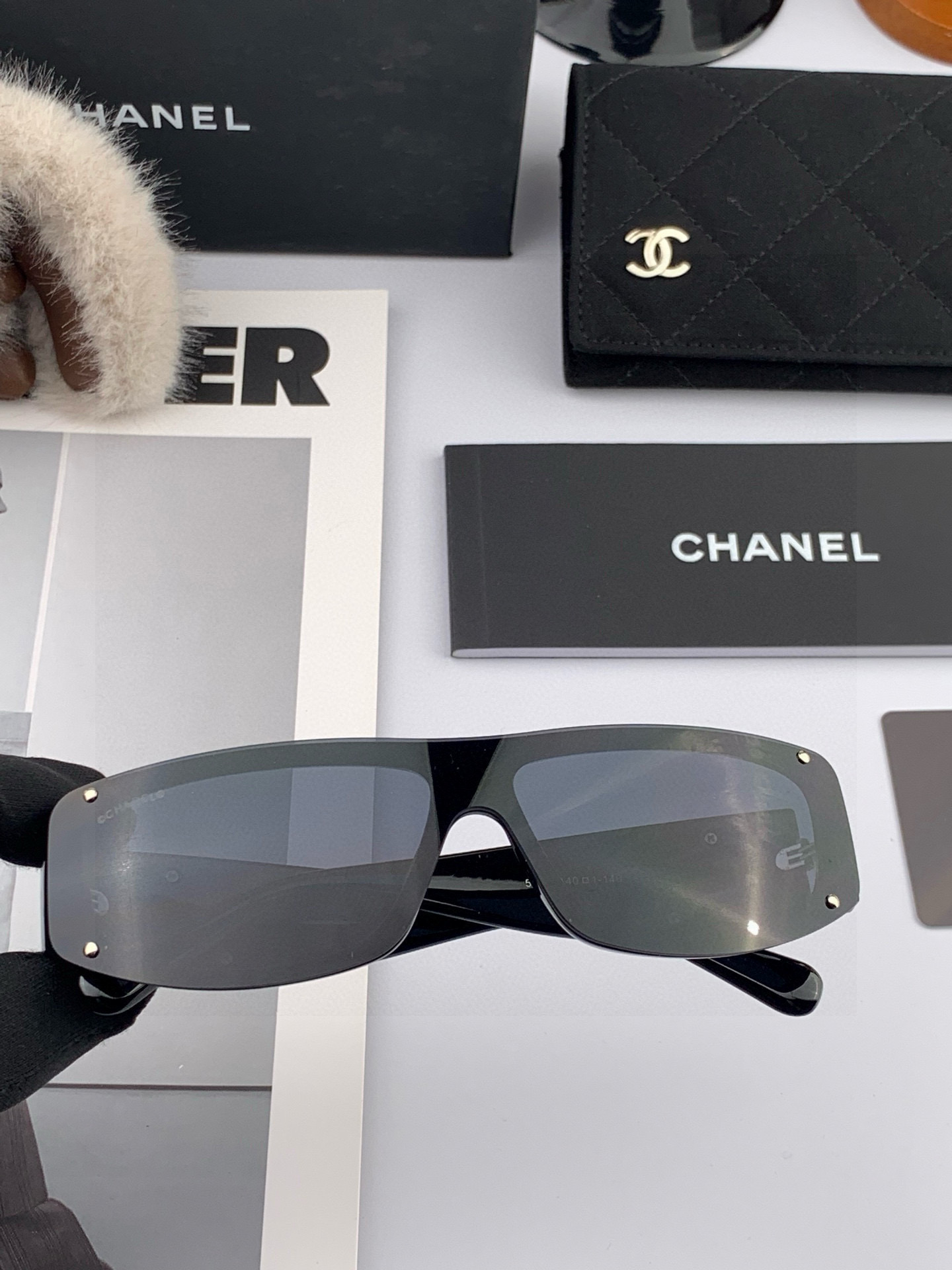 新品CHANEL 香奈儿太阳镜以独特魅力和前卫风格诠释春夏最新眼镜，质感超好佩带舒适 型号：CH2507