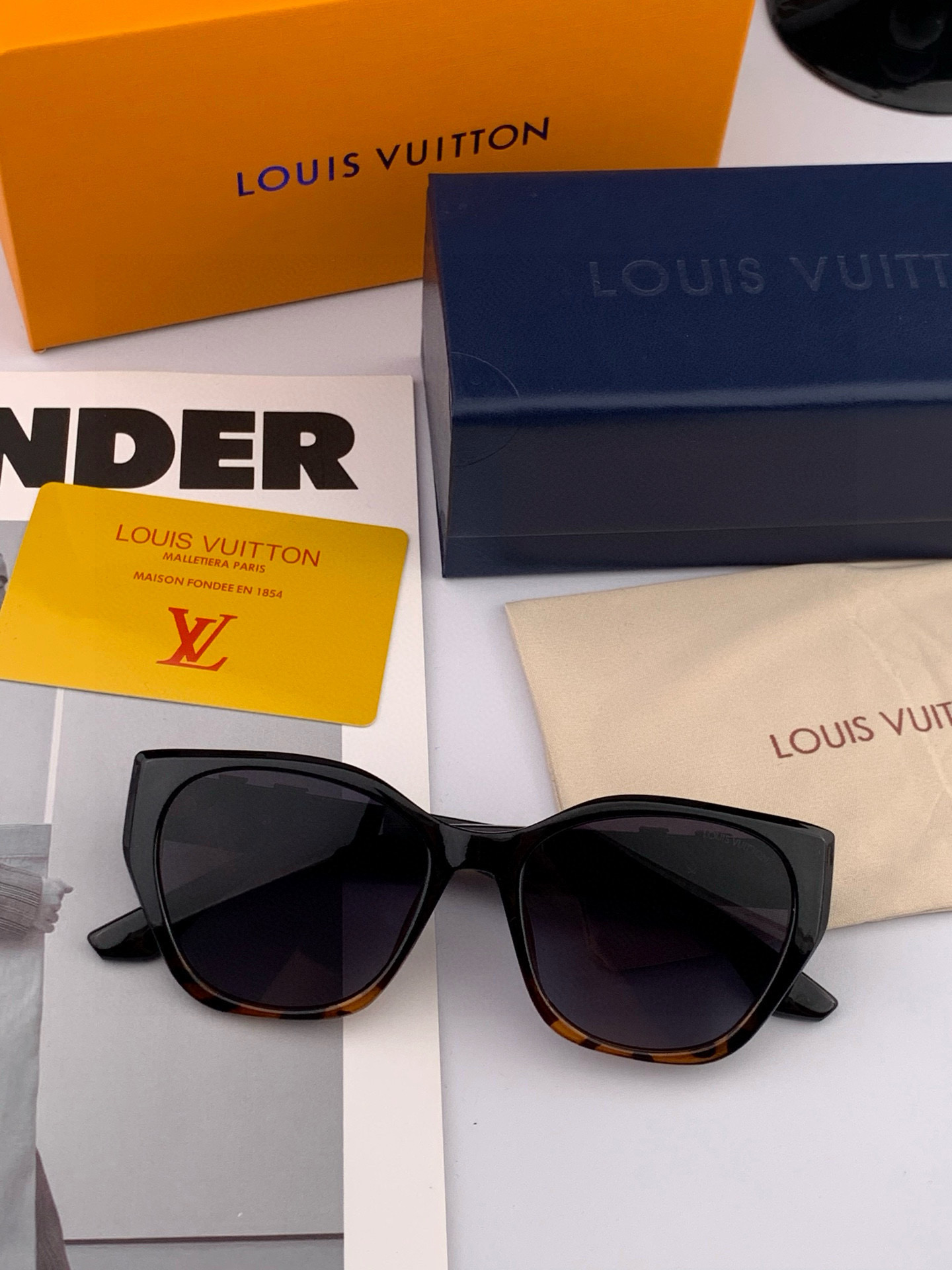 LV 2025年开春新款 潮流爆款 时尚方框太阳镜 高品质 佩戴舒适 网红潮款墨镜 型号L4550