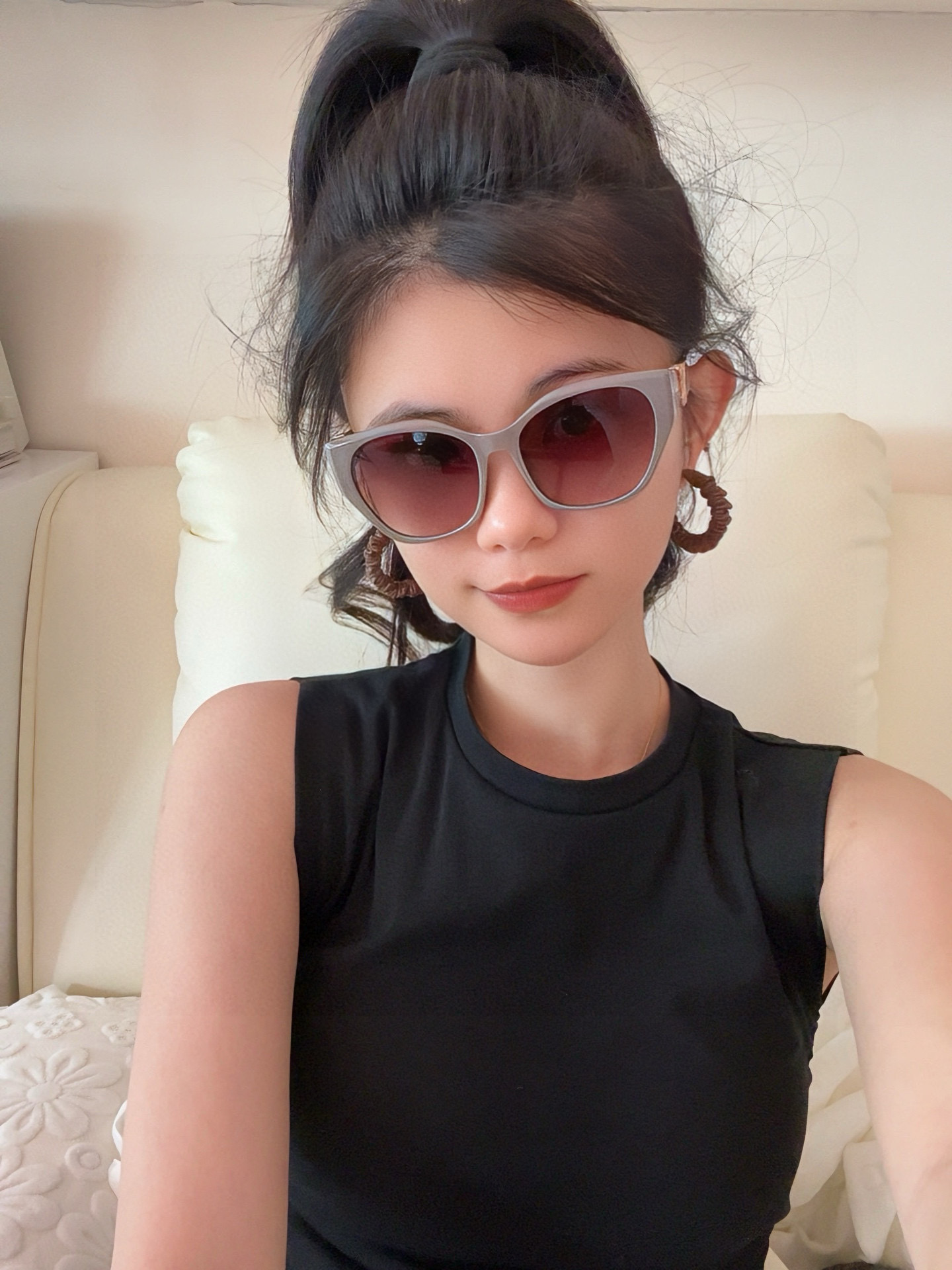 LV 2025年开春新款 潮流爆款 时尚方框太阳镜 高品质 佩戴舒适 网红潮款墨镜 型号L4550