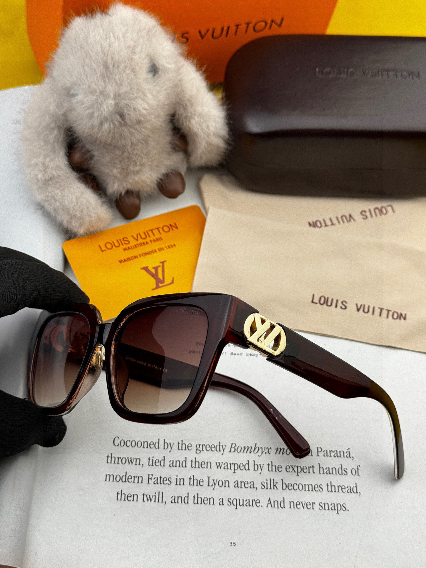 LV 2025新款女士方框太阳眼镜 开车墨镜 新款太阳镜 时尚大方 舒适轻盈 精致奢华 超轻 型号：L1