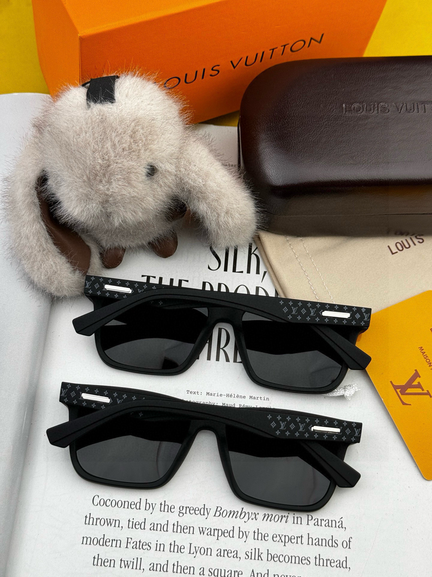 LV 2025年开春新款 潮流爆款 时尚方框太阳镜 高品质 佩戴舒适 网红潮款墨镜 型号L8510