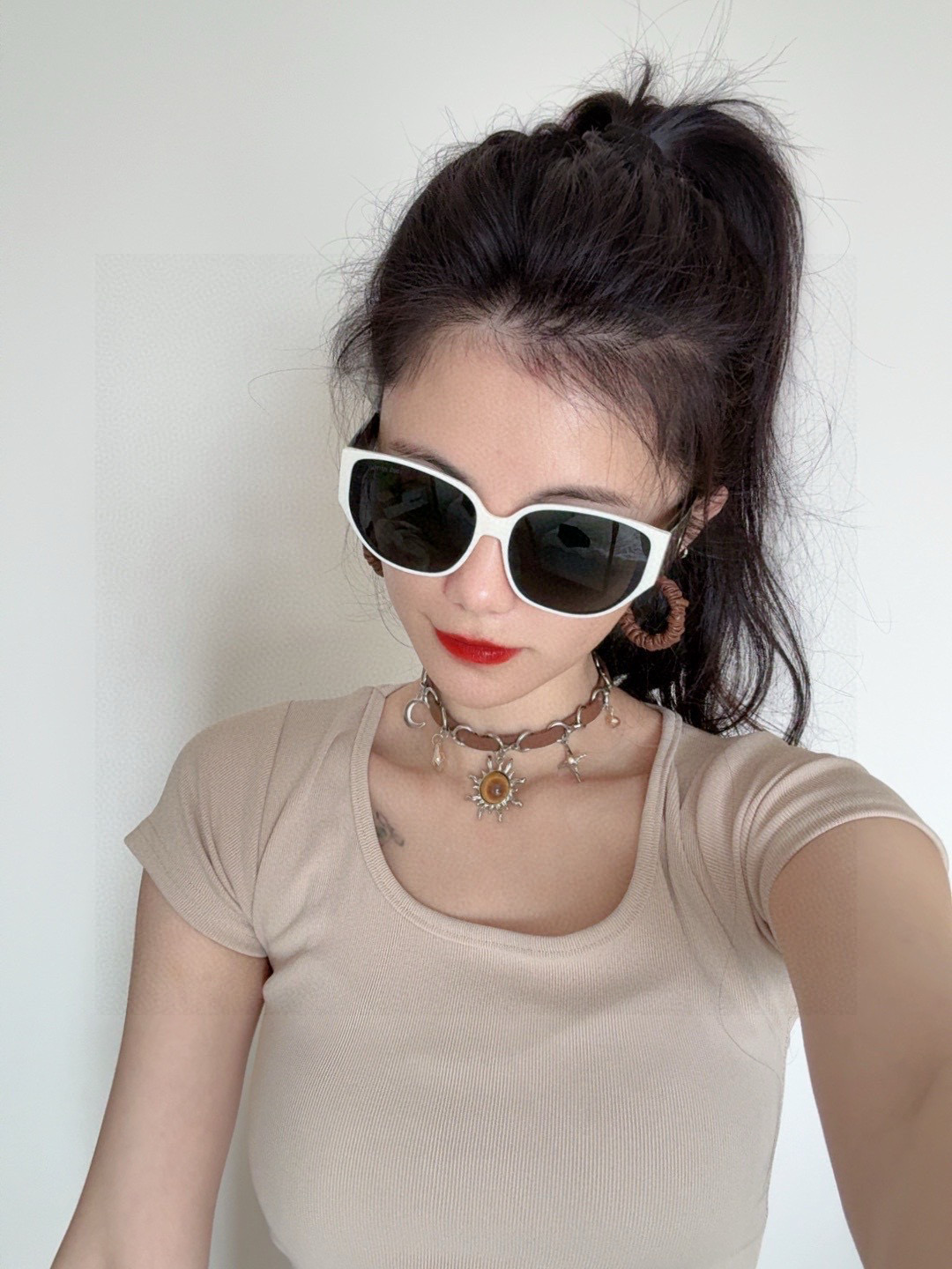 LV 2025新款女士方框太阳眼镜 开车墨镜 新款太阳镜 时尚大方 舒适轻盈 精致奢华 超轻 型号：L2