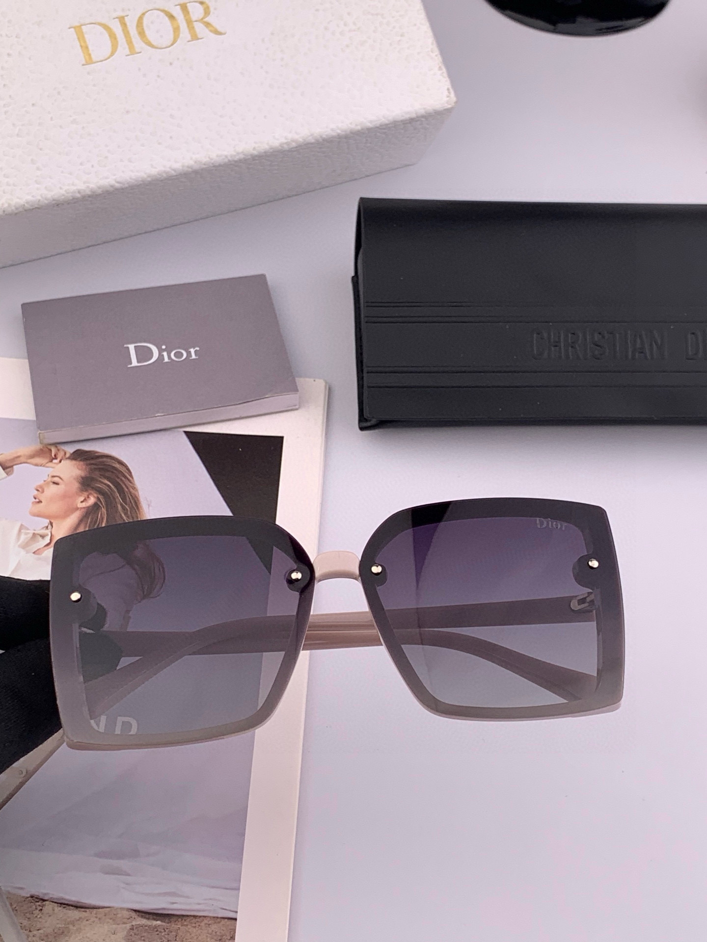 DIOR 开春新款 潮流爆款 时尚方框太阳镜 高品质 佩戴舒适 网红潮款墨镜 型号CD2985
