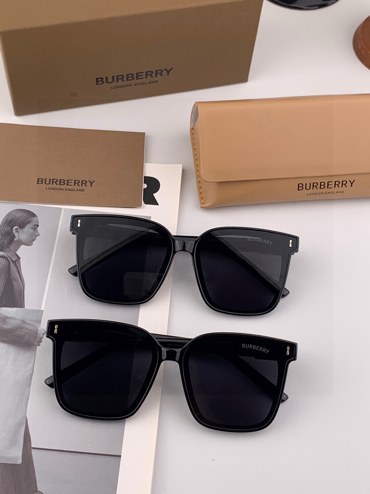 🎈原版出货 巴宝莉网红超爆款💙经典奢华全球风[强][酷][亲亲] 时尚方框太阳镜[得意] 气质非凡😄 经