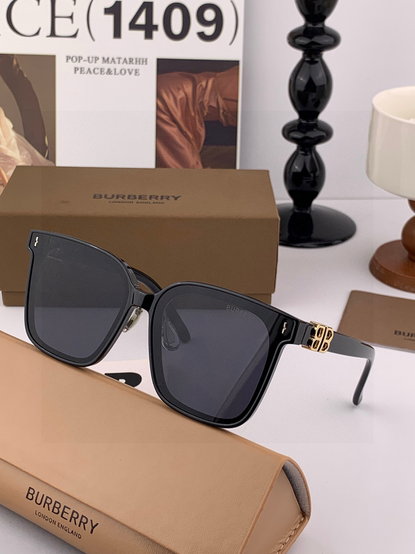 🎈原版出货 巴宝莉网红超爆款💙经典奢华全球风[强][酷][亲亲] 时尚方框太阳镜[得意] 气质非凡😄 经