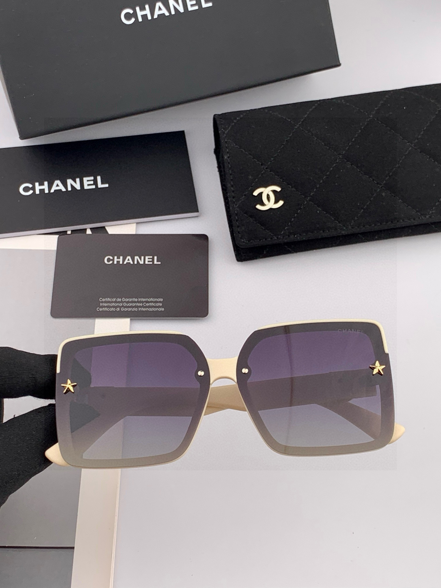 【CHANEL】香奈儿 2025新款潮流爆款 时尚方框太阳镜 佩戴舒适 网红潮款墨镜 女士高清加厚偏光太