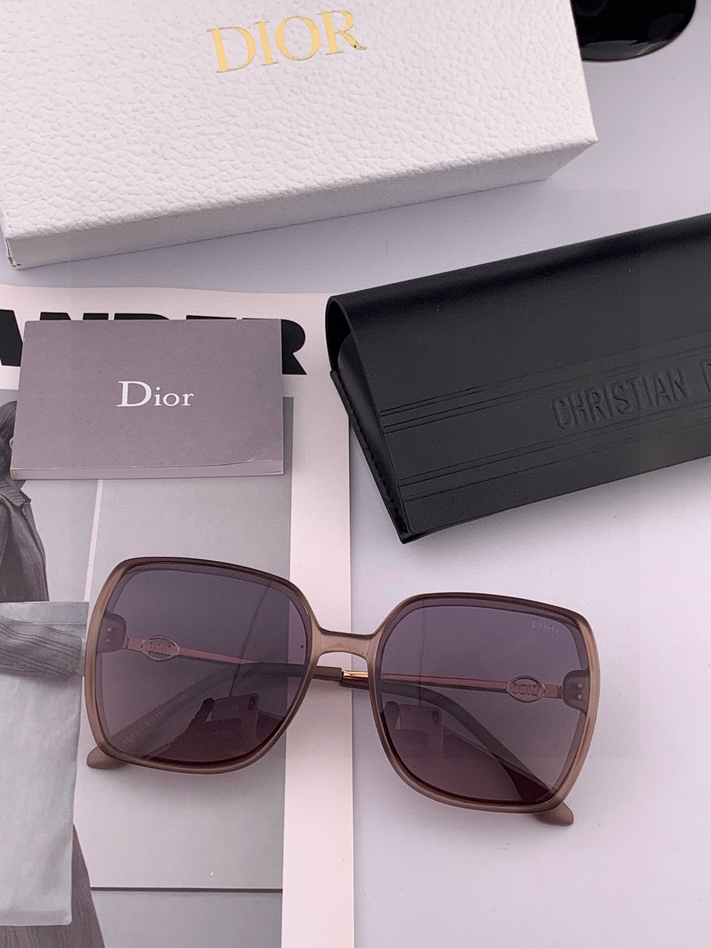 TR版本-偏光【独家大牌太阳镜无滤镜‼实拍上架 Dior官网最新发布新款太阳镜🕶，注意⚠我们是高清镜片，
