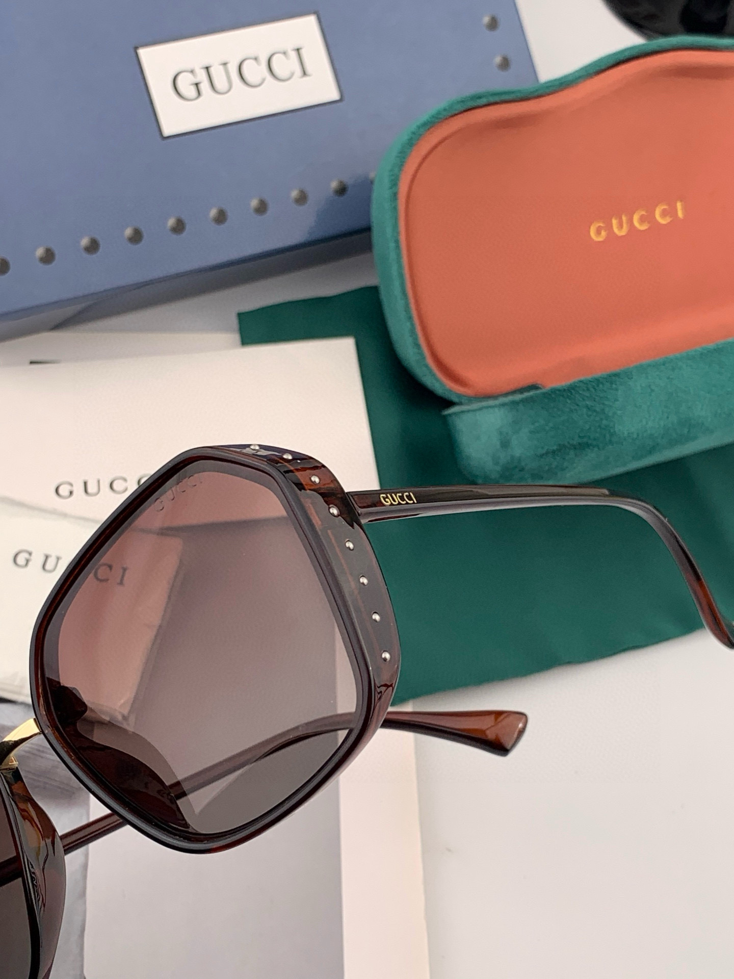 【TR偏光系列】Gucci 经典的方框设计，不挑脸型，无论搭配大衣还是连衣裙都非常显气质偏光镜片预防紫外