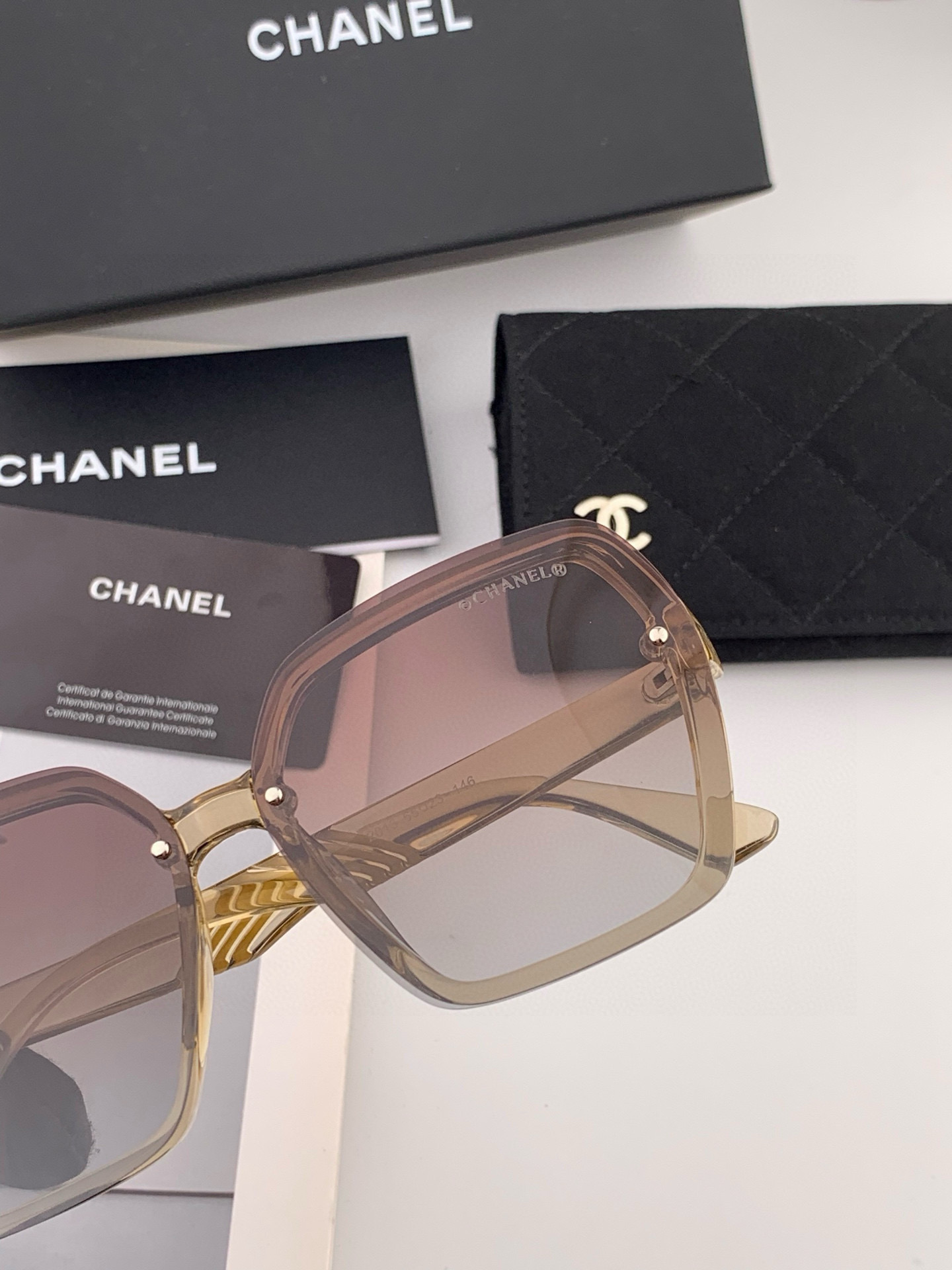 香奈儿新款偏光太阳镜潮流🐚时尚 女士款百搭瘦脸太阳镜 高品质 开车太阳镜🌟型号：CH3293