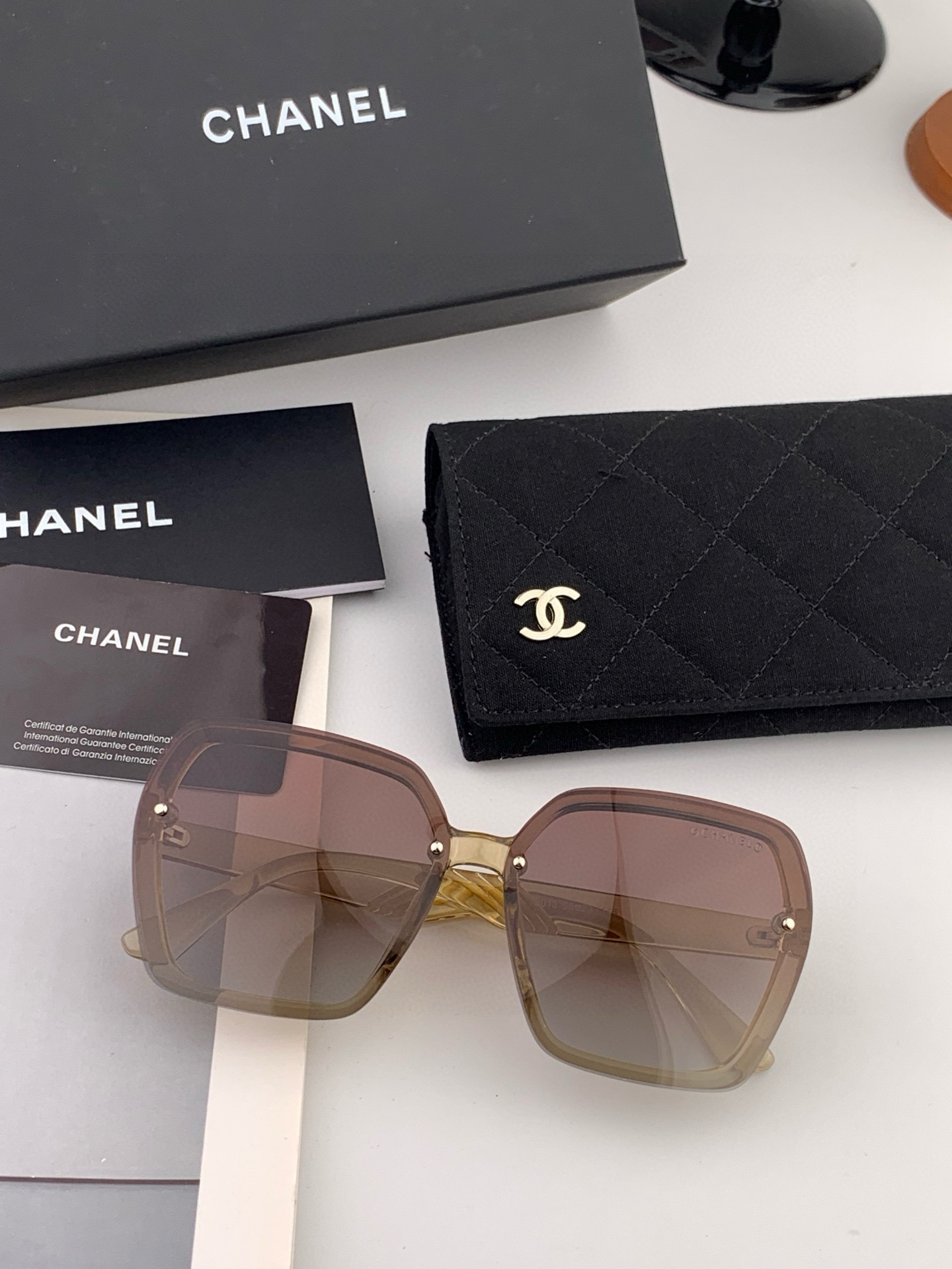 香奈儿新款偏光太阳镜潮流🐚时尚 女士款百搭瘦脸太阳镜 高品质 开车太阳镜🌟型号：CH3293