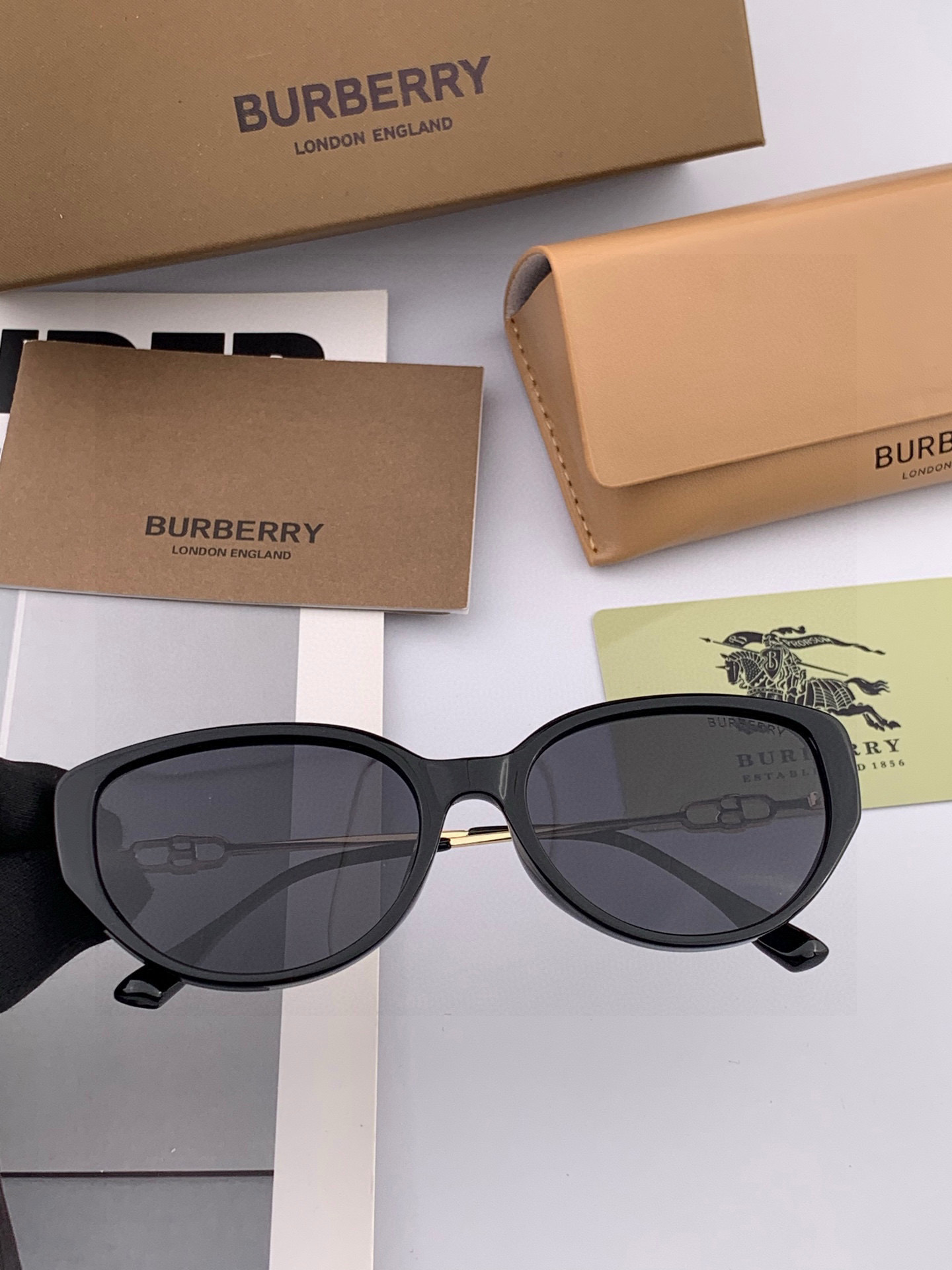 【偏光系列太阳镜】🎈原版出货 巴宝莉网红超爆款💙经典奢华全球风[强][酷][亲亲] 时尚方框太阳镜[得意