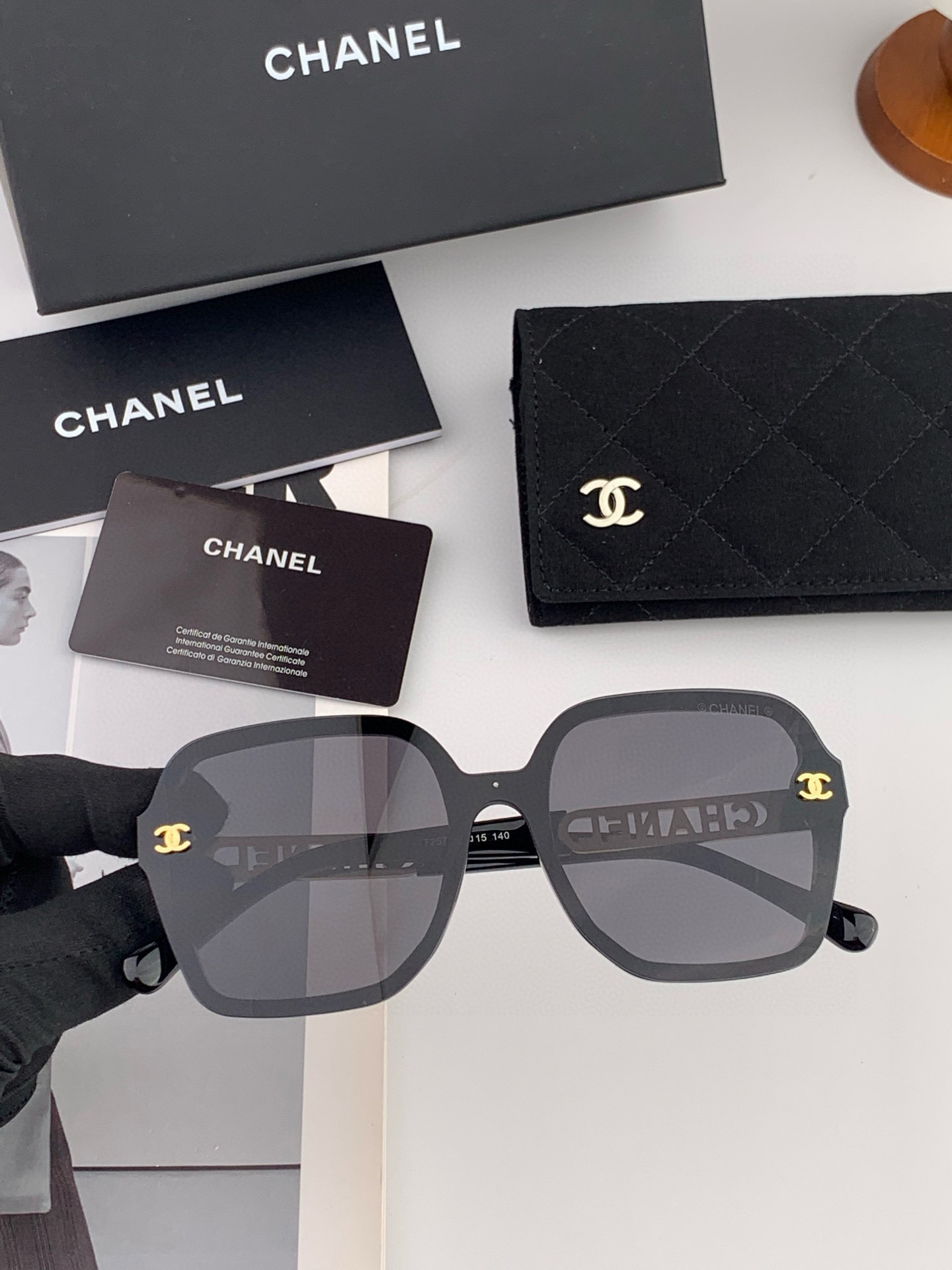 🔺CHANEL🔻2025官方早春新款，众多明星同款[色]香奈儿‼️‼️新款大框墨镜 ，🌈🌈宝丽来超清太阳