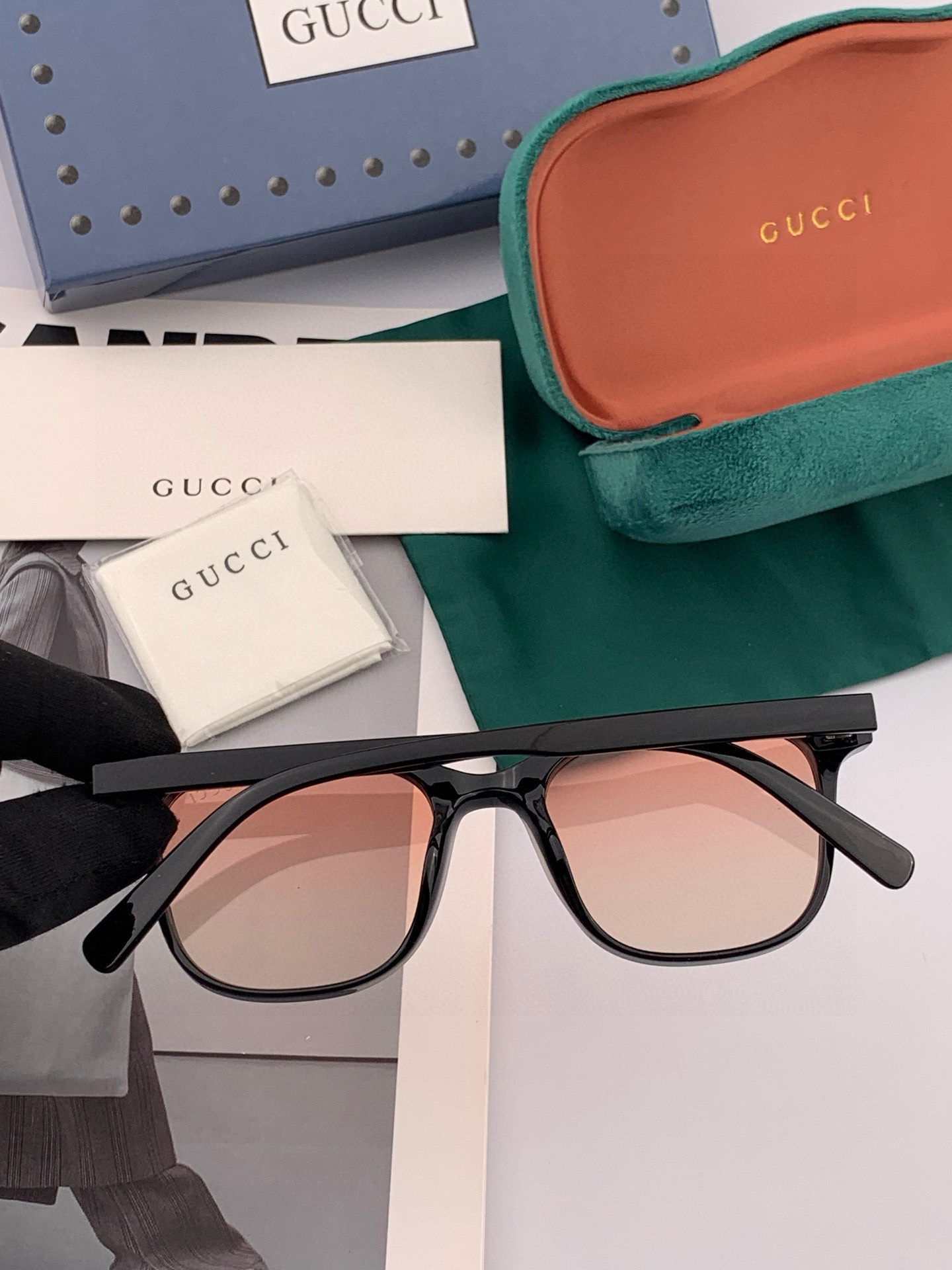GUCCI 2025开春新款 最新款方框太阳镜 各路网红纷纷带起气场满分‼️ 俏皮甜美.上脸效果更佳.金