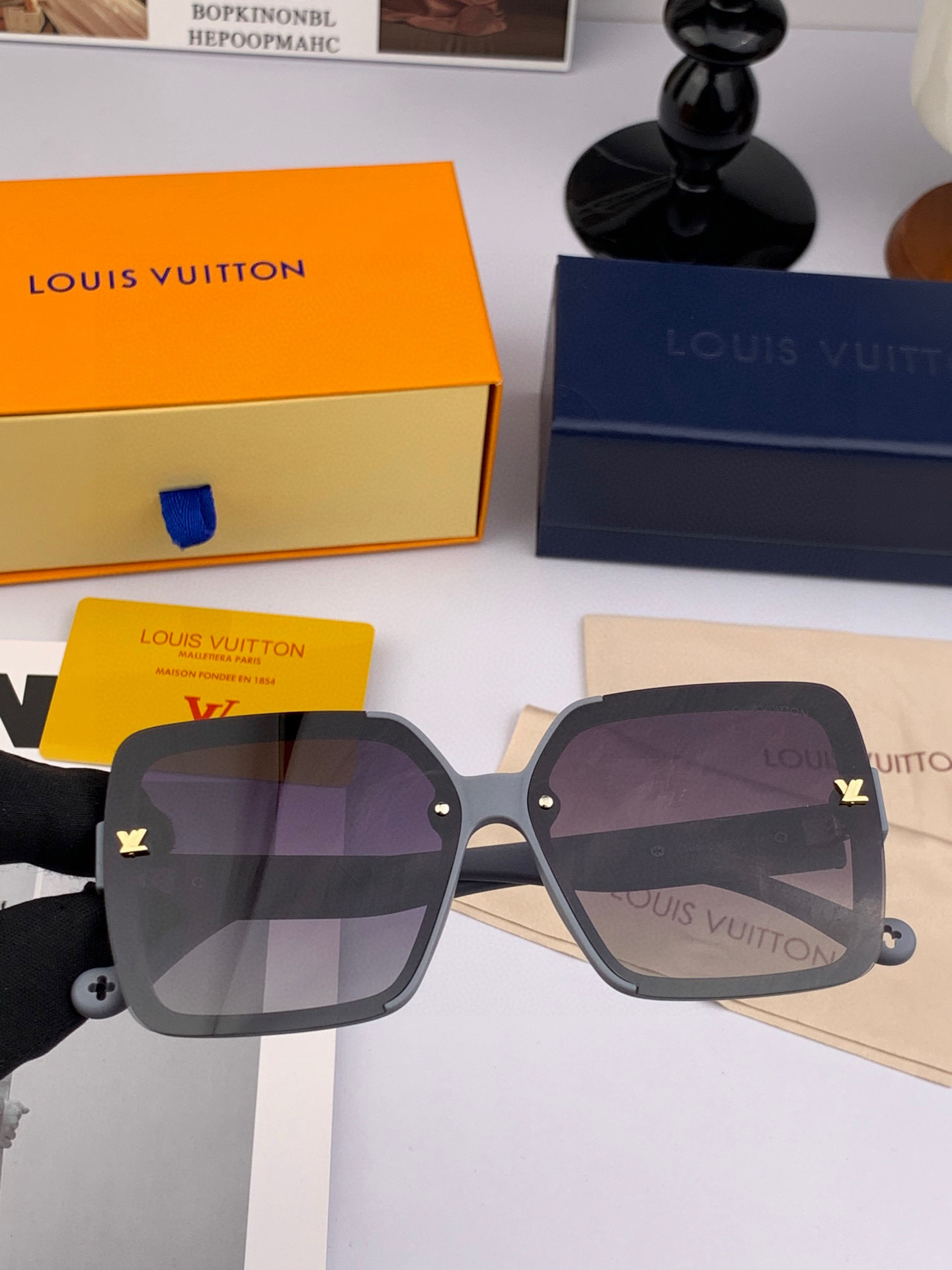 【TR偏光系列】lv大框太阳镜墨镜经典的方框设计，不挑脸型，无论搭配大衣还是连衣裙都非常显气质偏光镜片预