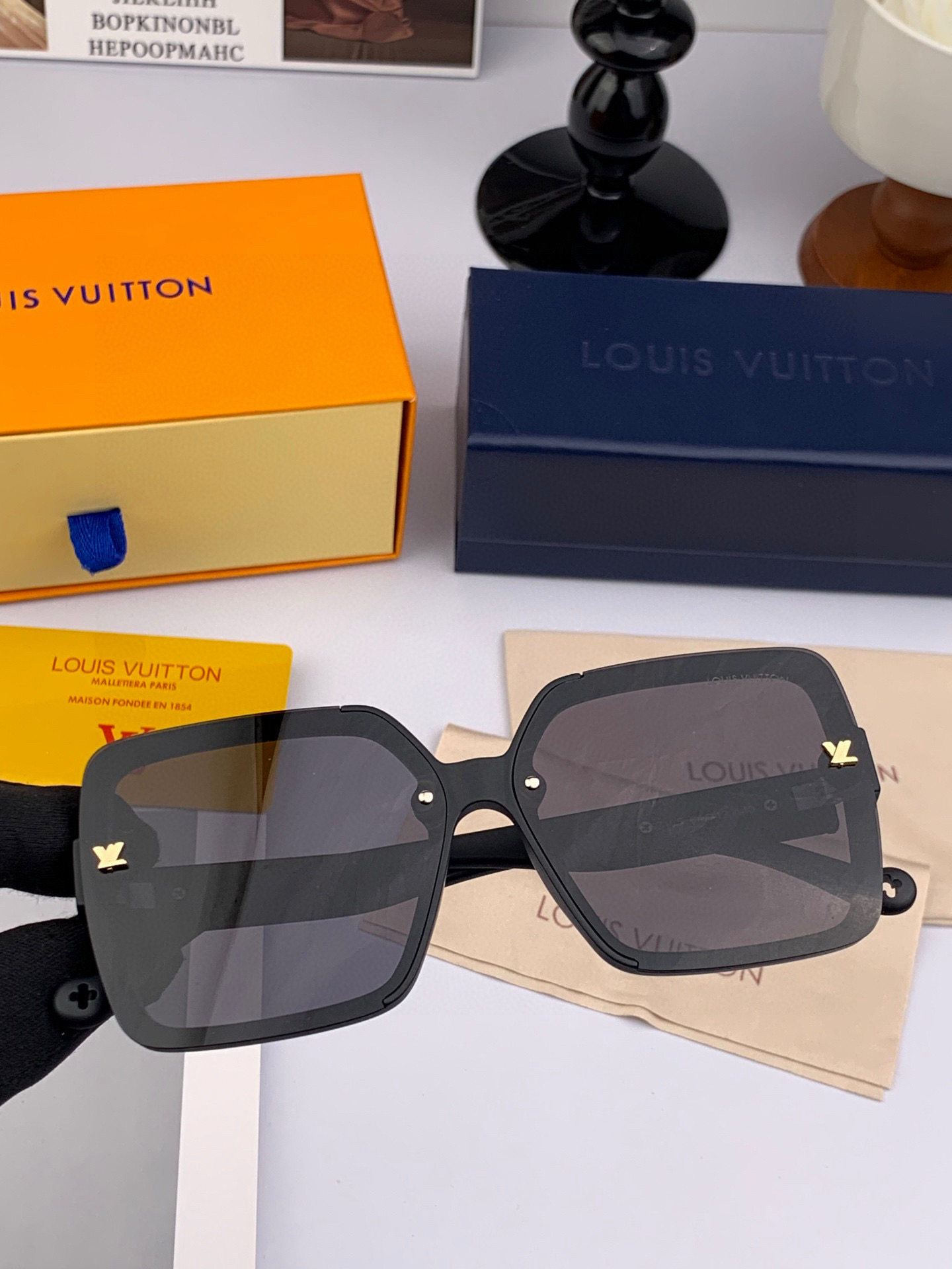 【TR偏光系列】lv大框太阳镜墨镜经典的方框设计，不挑脸型，无论搭配大衣还是连衣裙都非常显气质偏光镜片预