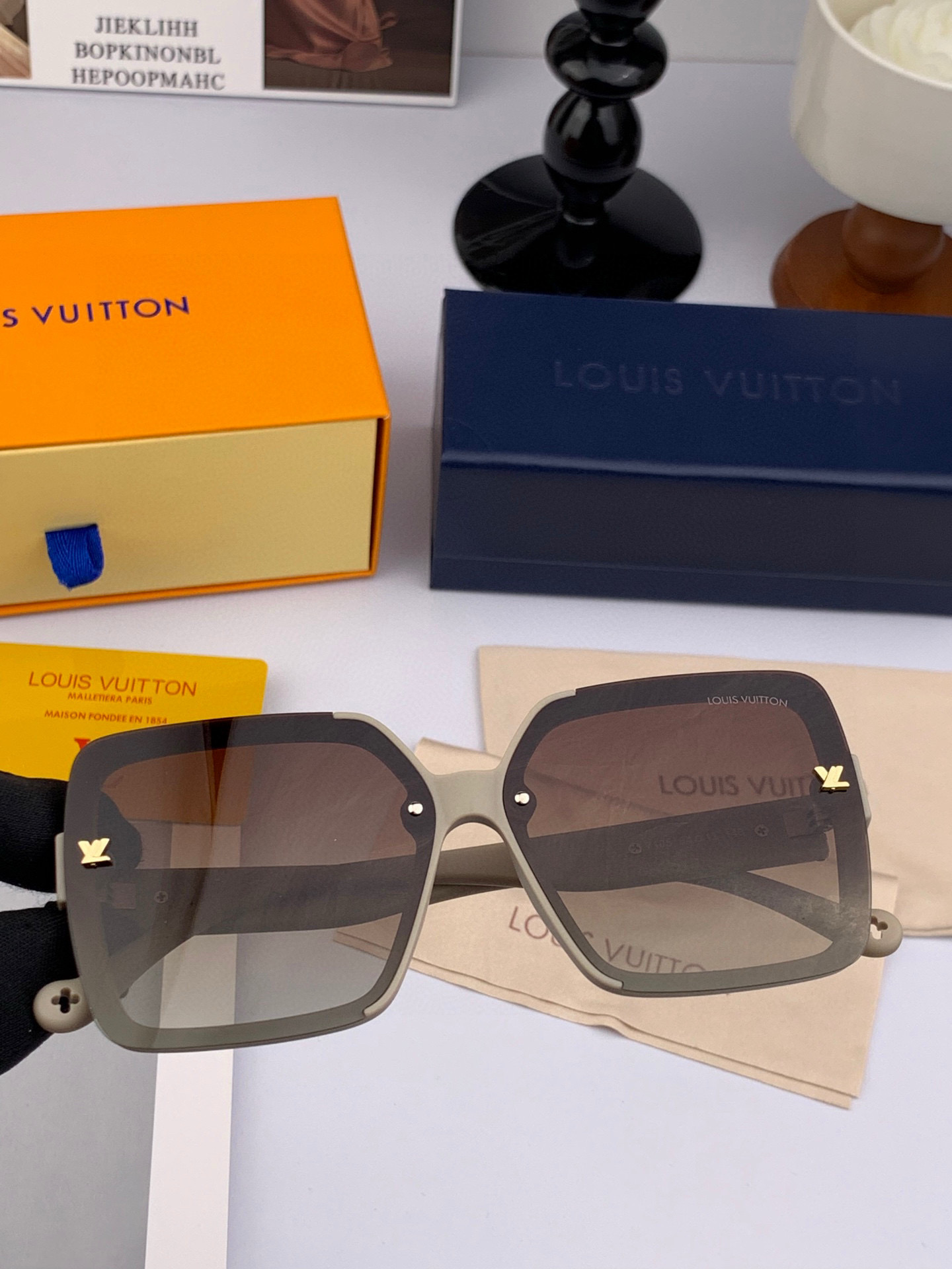 【TR偏光系列】lv大框太阳镜墨镜经典的方框设计，不挑脸型，无论搭配大衣还是连衣裙都非常显气质偏光镜片预