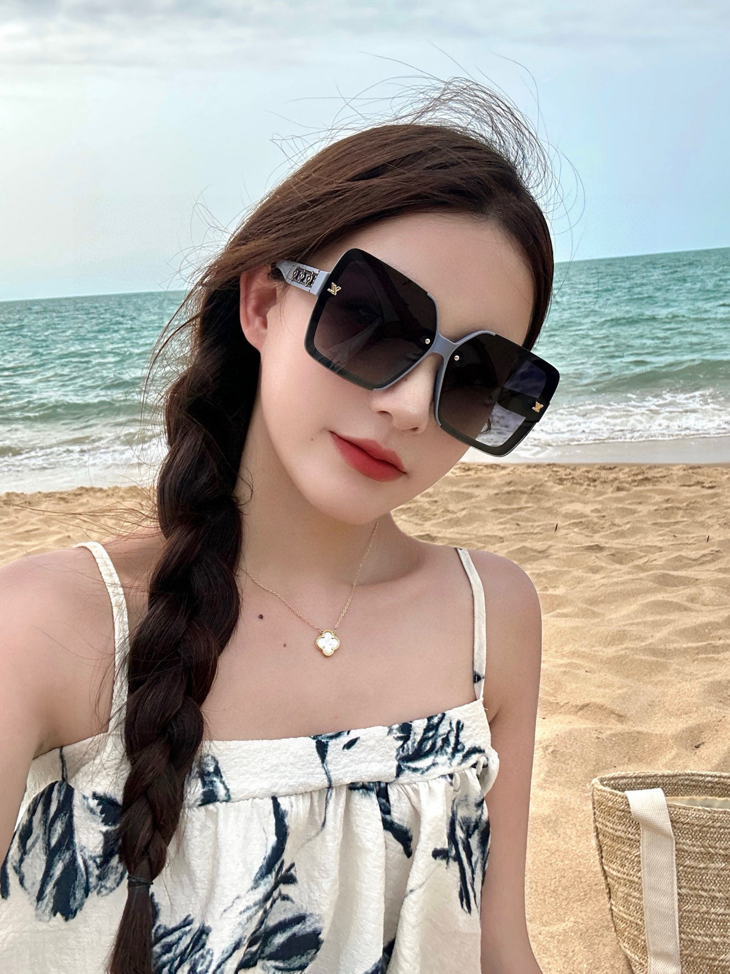 【TR偏光系列】lv大框太阳镜墨镜经典的方框设计，不挑脸型，无论搭配大衣还是连衣裙都非常显气质偏光镜片预