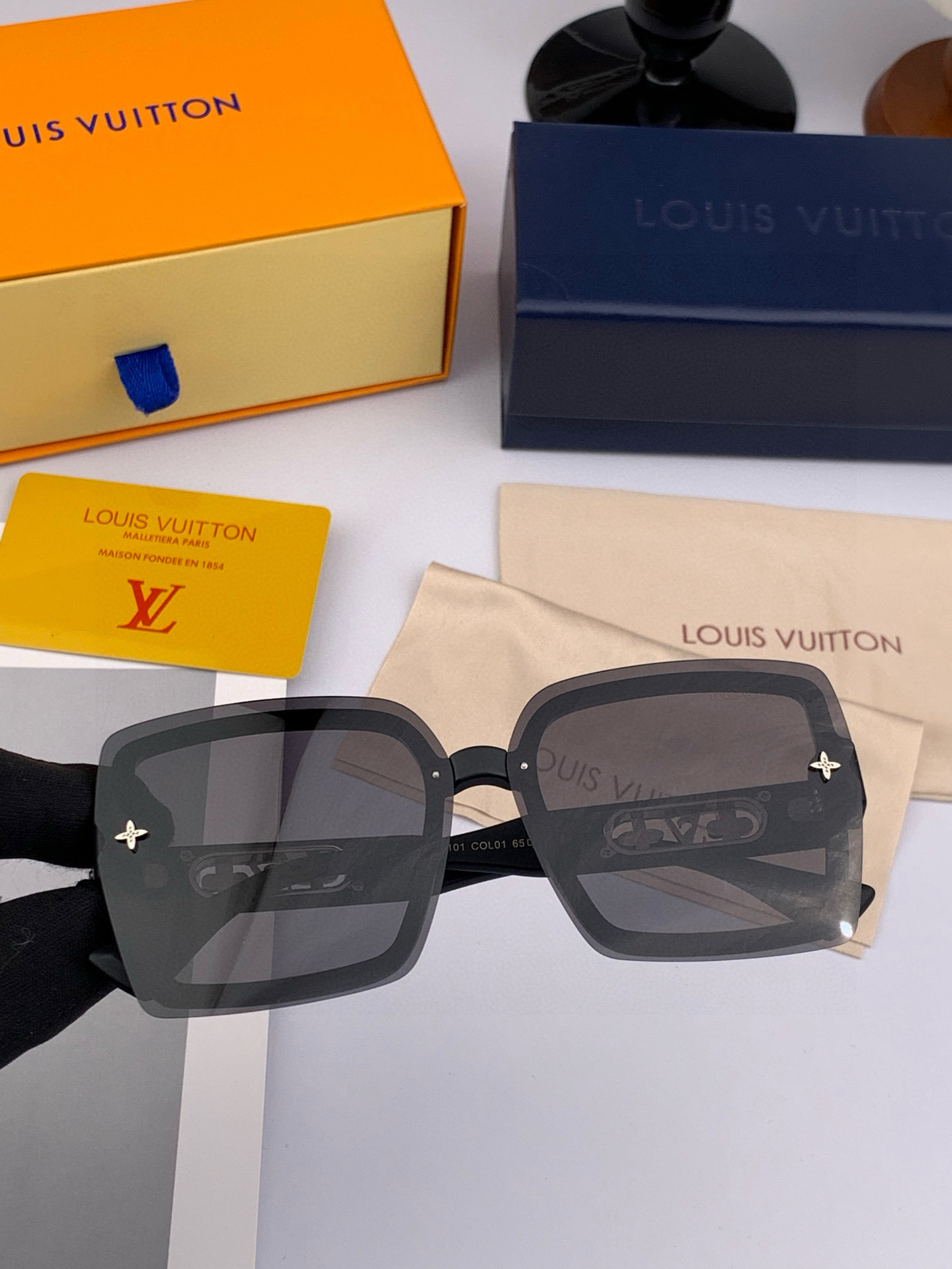 LV 太阳镜潮品官网模特同款 [玫瑰][玫瑰]四叶草🍀精致个性设计简约时尚 高品质值得拥有绝对潮爆整个夏