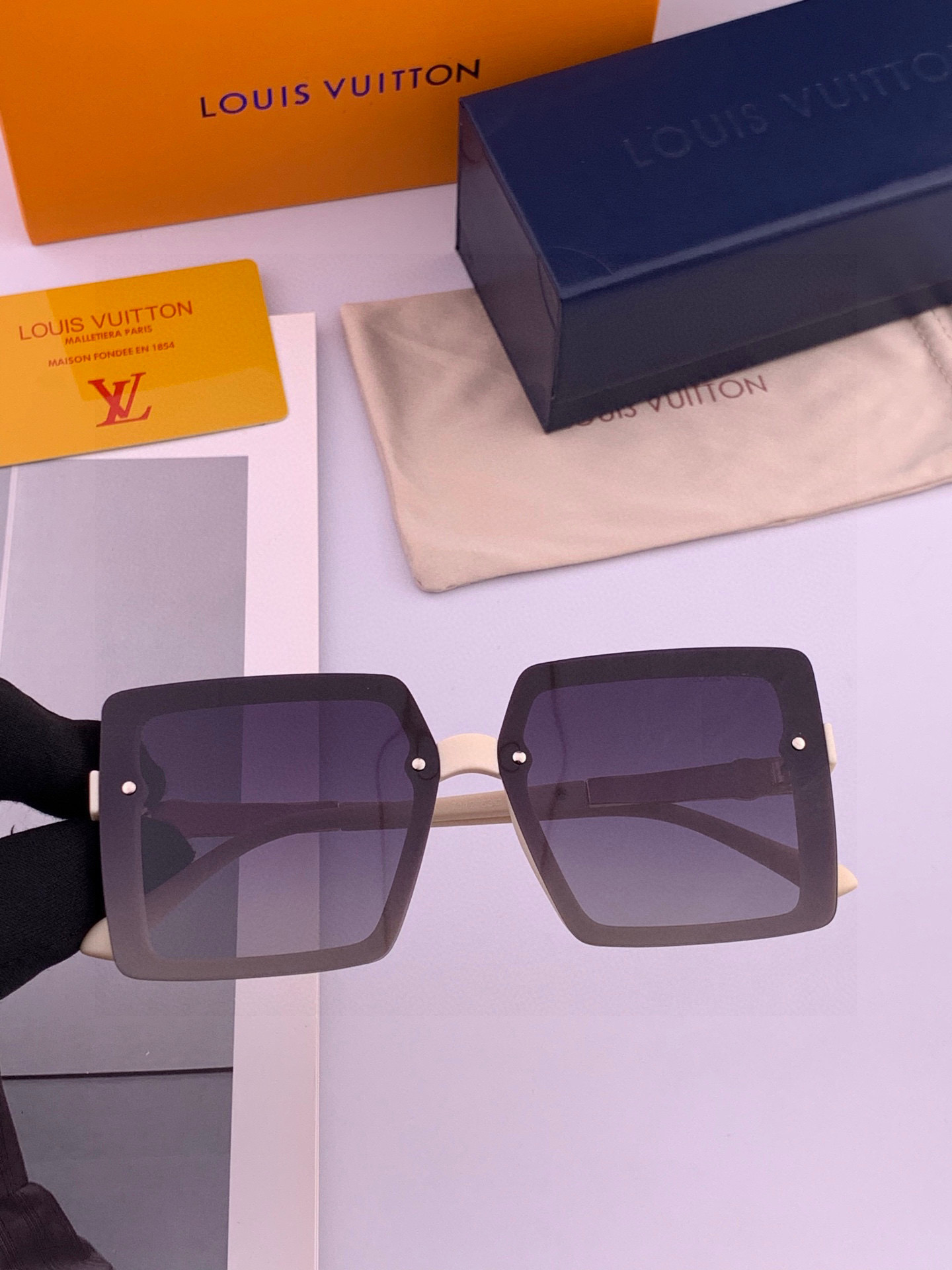 【TR偏光系列】lv大框太阳镜墨镜经典的方框设计，不挑脸型，无论搭配大衣还是连衣裙都非常显气质偏光镜片预