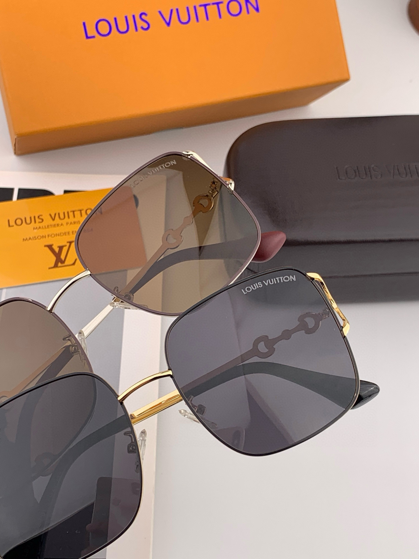 LV开春新款 最新款方框太阳镜 各路网红纷纷带起气场满分‼️ 俏皮甜美.上脸效果更佳.金属质感超好 型号