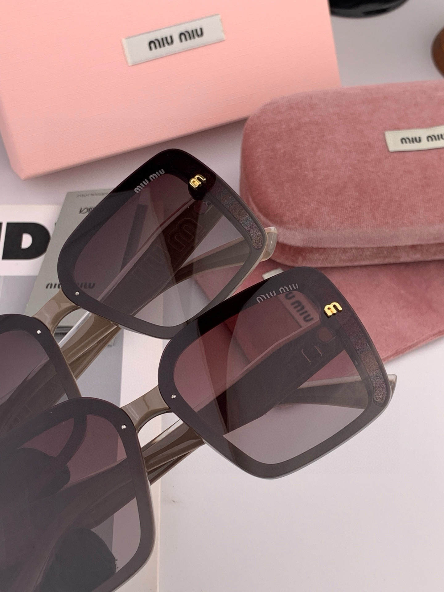 MIUMIU/缪缪🖇🖇2025🌟闪耀新款璀璨登台 ❤❤太阳镜潮品 精致个性设计简约时尚 专柜品质值得拥有