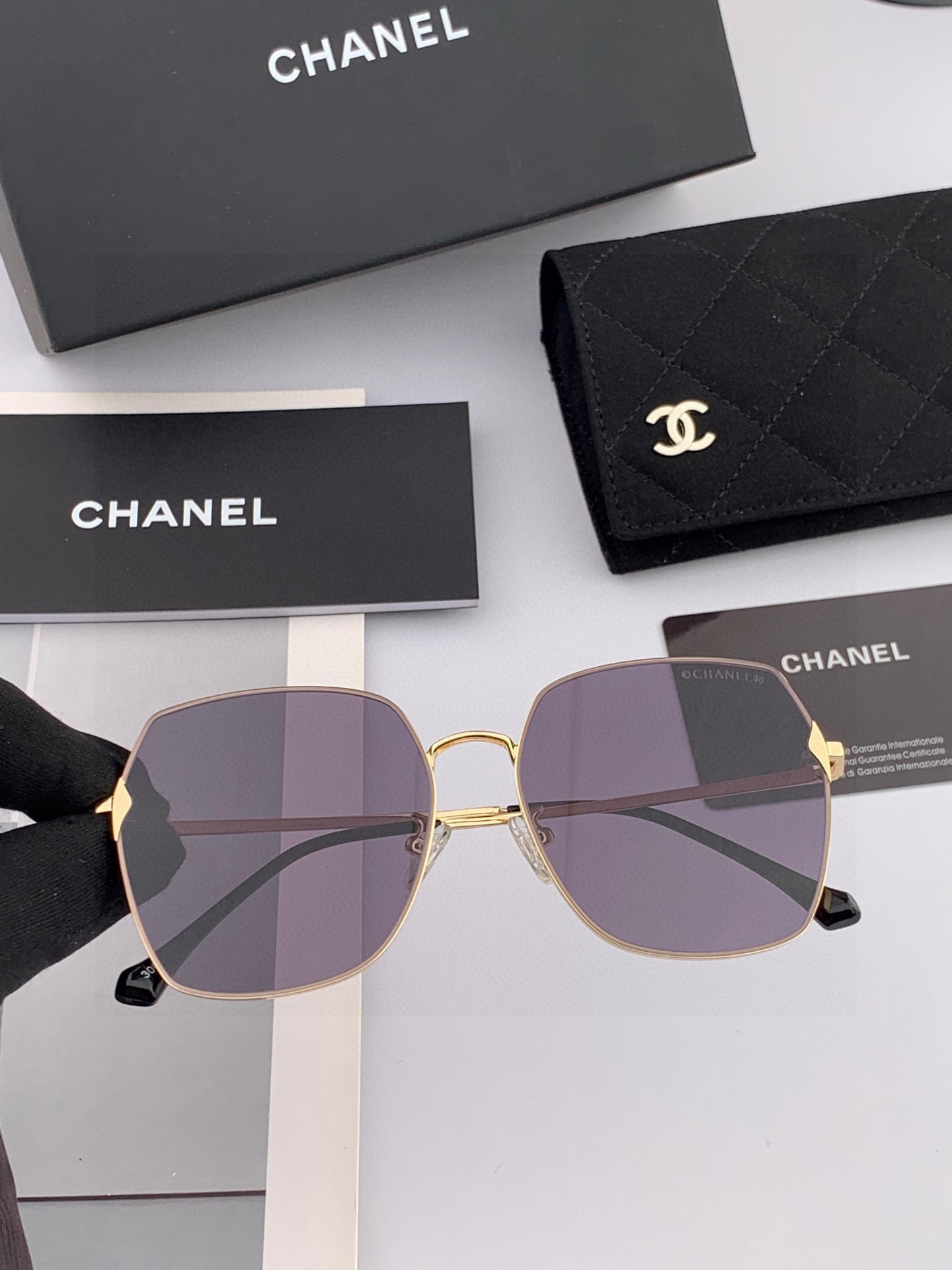 【CHANEL】香奈儿 新款尼龙偏光太眼镜，无框钻石 切边更有质感，大气女人范儿，大脸小脸都好看 ！型号