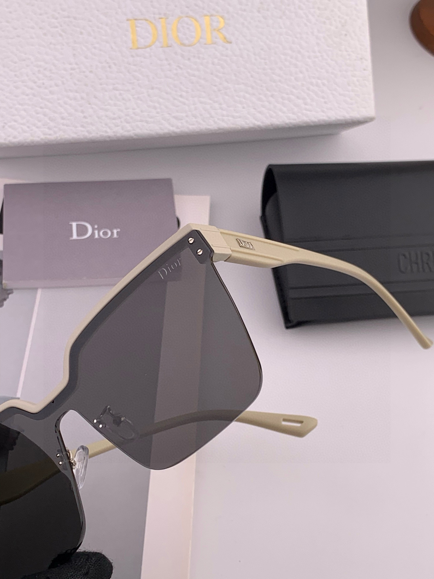 🔺 【DIOR尼龙偏光连体太阳镜】2025开春新款 潮流爆款 时尚方框偏光太阳镜 高品质 佩戴舒适 网红