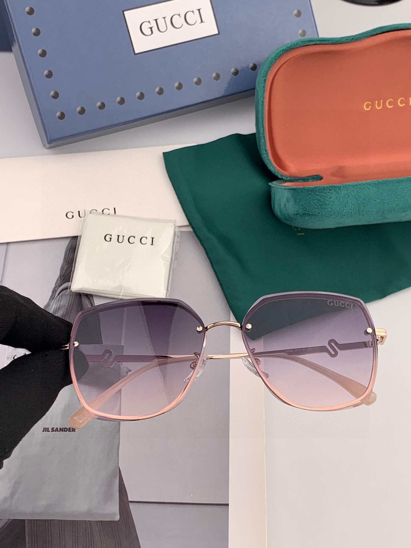 GUCCI 2025开春新款 最新款无框太阳镜 各路网红纷纷带起气场满分‼️ 俏皮甜美.上脸效果更佳.金