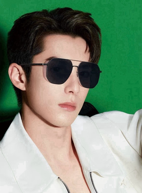 LV 男款炫彩飞行员偏光太阳镜 ❤️材质：高清尼龙加厚卡槽高清偏光镜片 🌹无边框镜架💕颜👍型号：L889