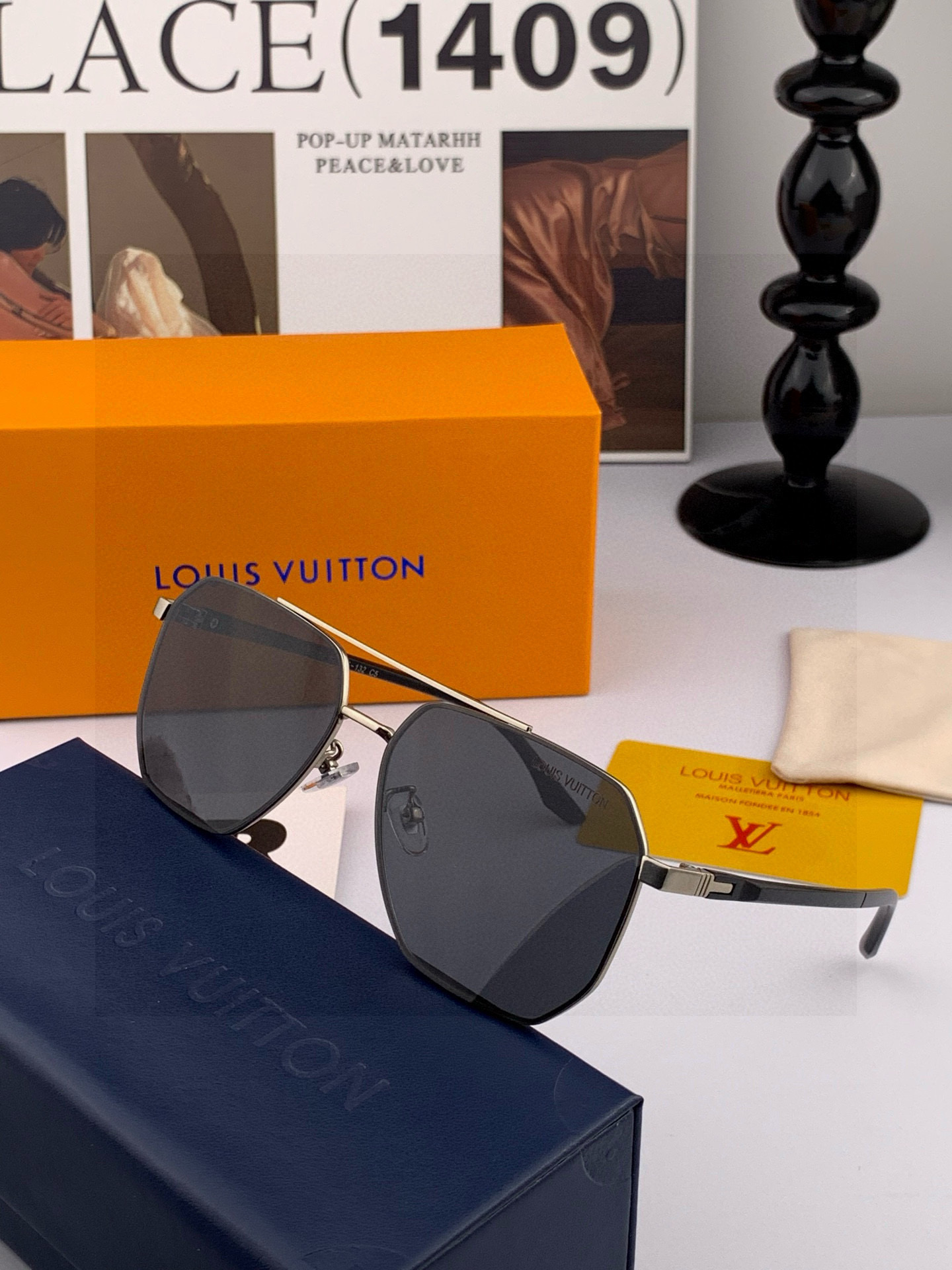 LV 男款炫彩飞行员偏光太阳镜 ❤️材质：高清尼龙加厚卡槽高清偏光镜片 🌹无边框镜架💕颜👍型号：L889
