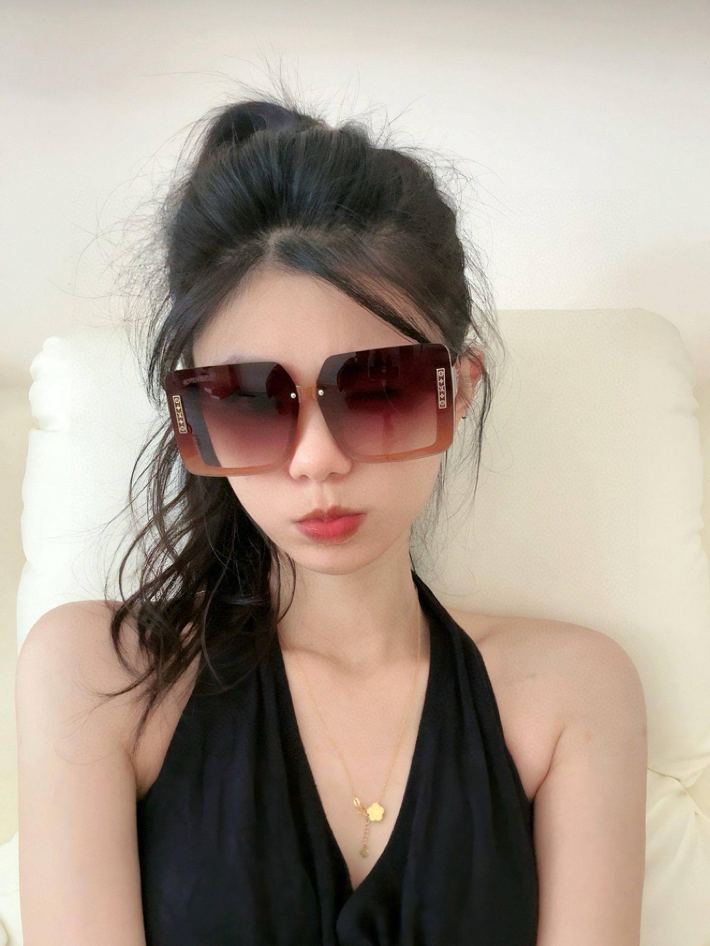 lv大框太阳镜墨镜经典的方框设计，不挑脸型，无论搭配大衣还是连衣裙都非常显气质预防紫外线 型号：型号：L