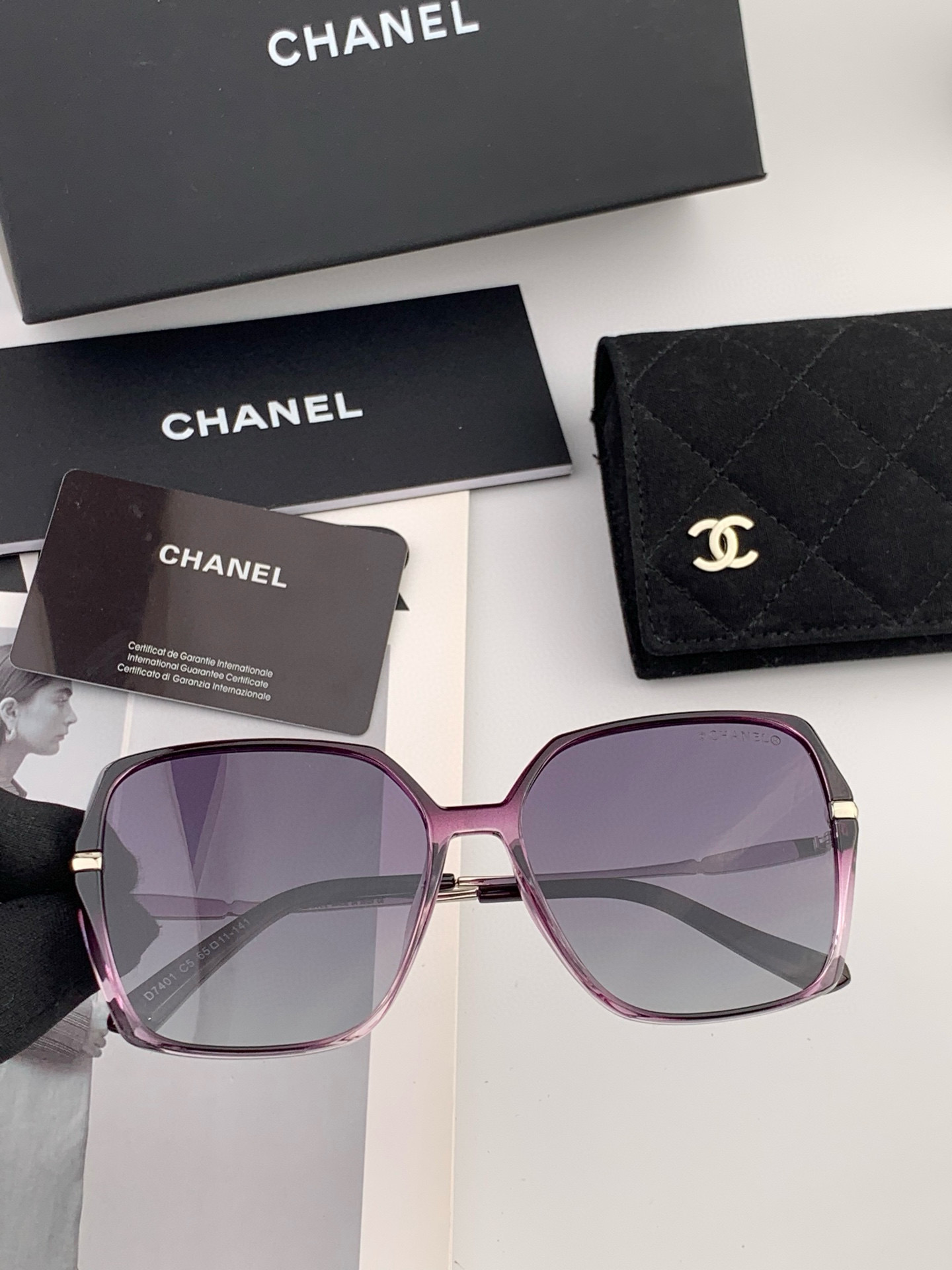 香奈儿 太阳镜🌞 2025开春新品超轻墨镜🆕众多博主网红都有配戴的 很有设计感 超前时尚💕 镜腿立体感十