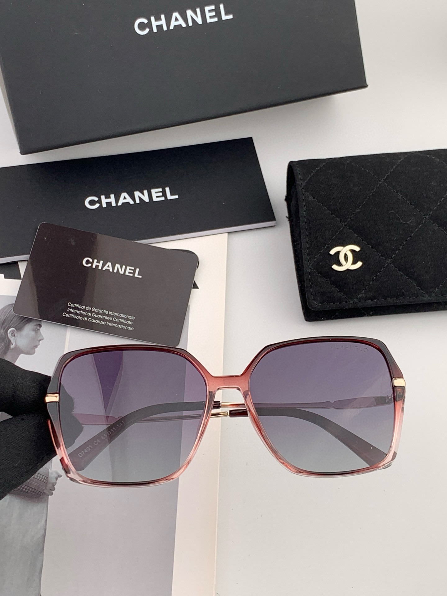 香奈儿 太阳镜🌞 2025开春新品超轻墨镜🆕众多博主网红都有配戴的 很有设计感 超前时尚💕 镜腿立体感十