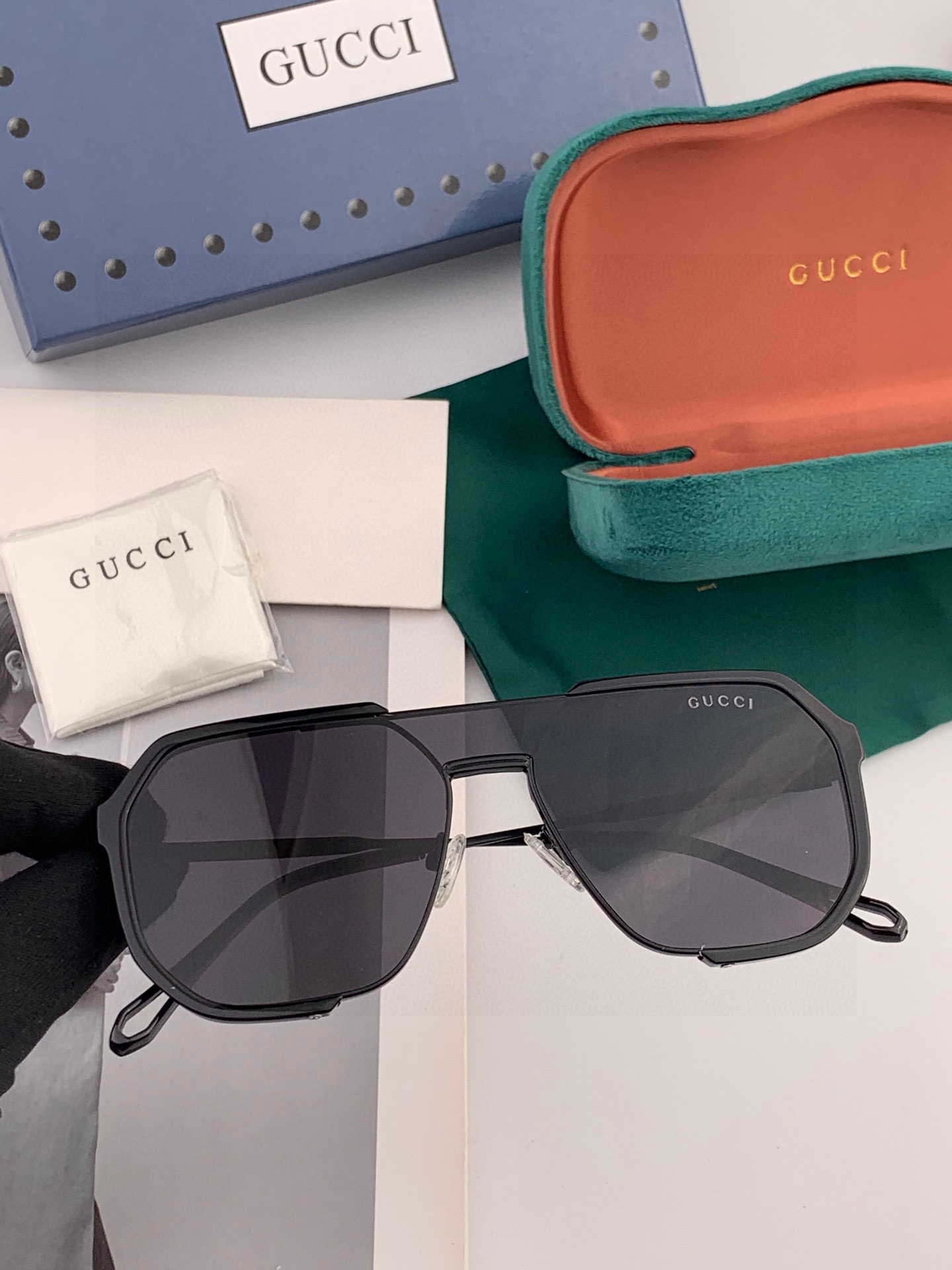 Gucci古奇 新款连体驶驾镜墨镜出行必众备多明星同款 太阳镜 男女太士阳镜飞行 型号：G011