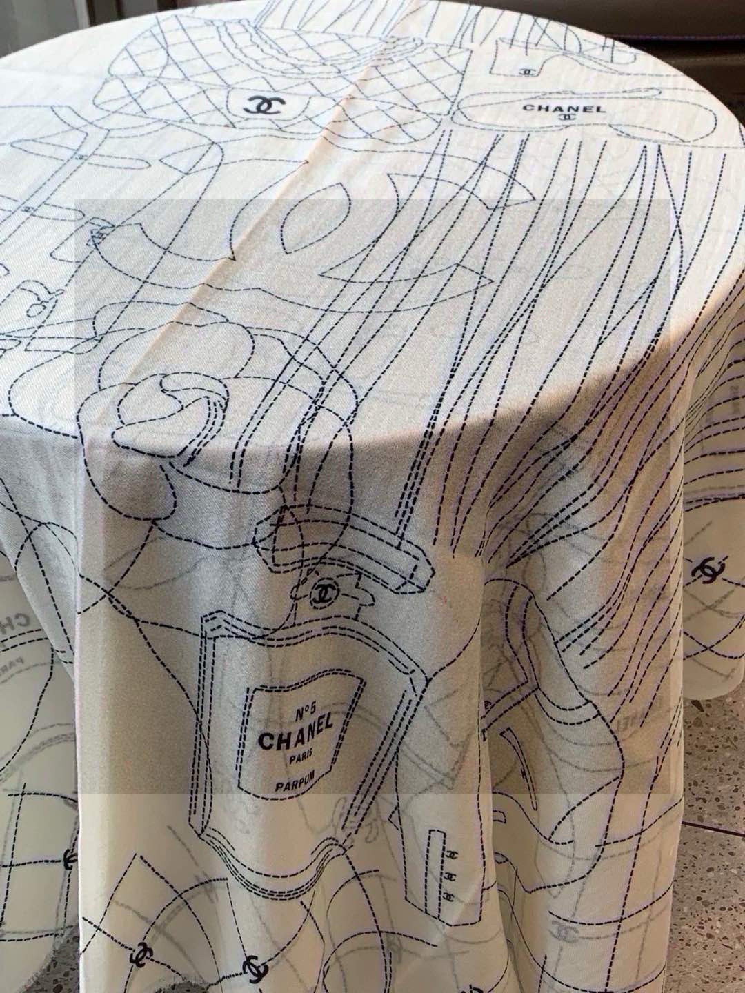 💟上新🌺羊绒披肩🌟长巾！强烈推荐价格超美！实物更美羊绒面料！纹理清晰、细腻可见每一个套色、每一个笔触，都