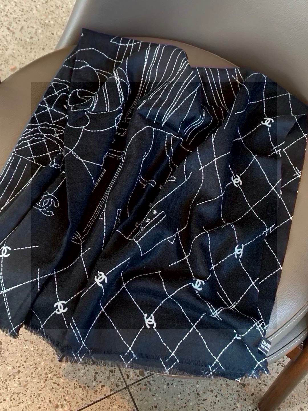 💟上新🌺羊绒披肩🌟长巾！强烈推荐价格超美！实物更美羊绒面料！纹理清晰、细腻可见每一个套色、每一个笔触，都