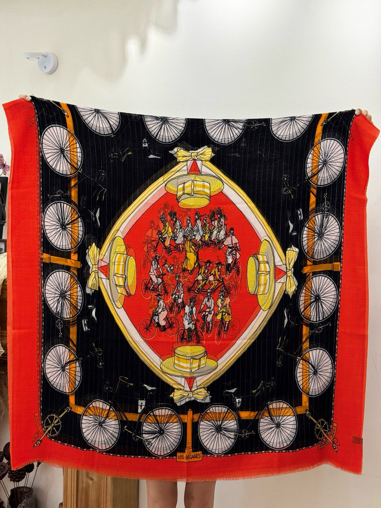 羊绒新款 🆕🆕🌈💫速度‼️下手一定要快‼️H家新款【自行车长巾】，高端 大爱 货极少 现在用极好‼️真心