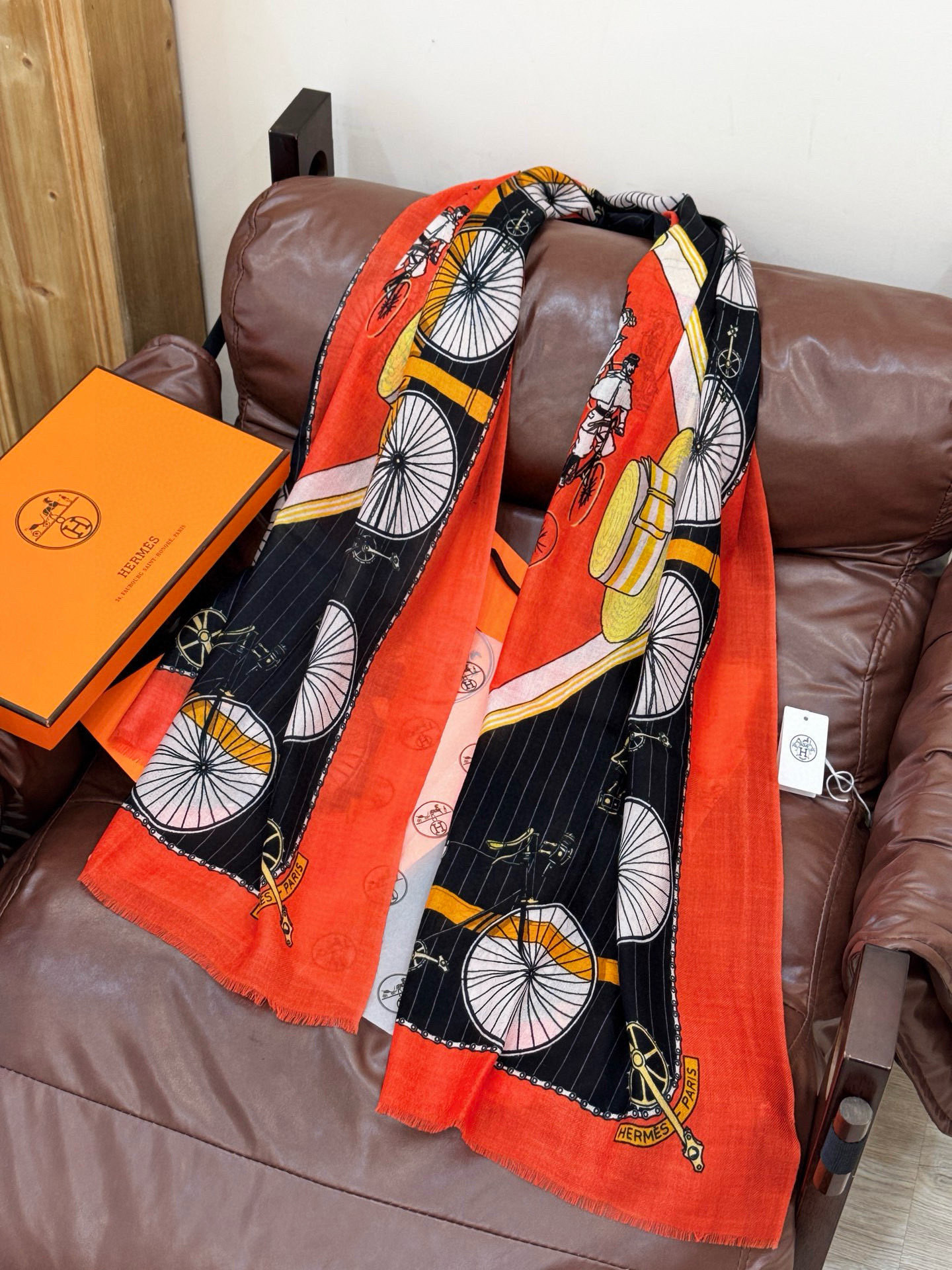 羊绒新款 🆕🆕🌈💫速度‼️下手一定要快‼️H家新款【自行车长巾】，高端 大爱 货极少 现在用极好‼️真心