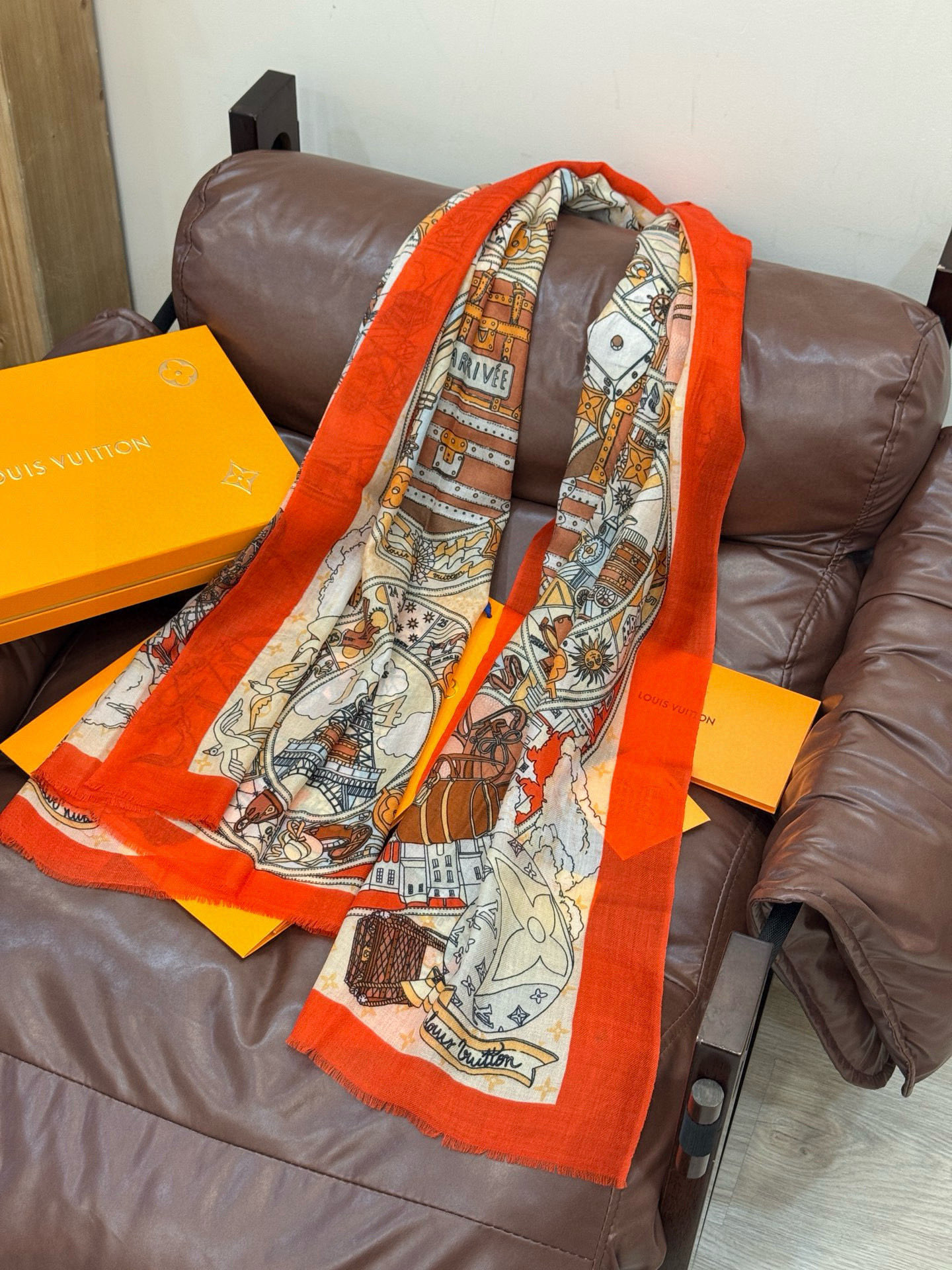 又时髦又百搭！LV新款老花长巾】提升气质和品味的好单品！！四季必备！！真的无敌实用！！Lv难得的羊绒长巾