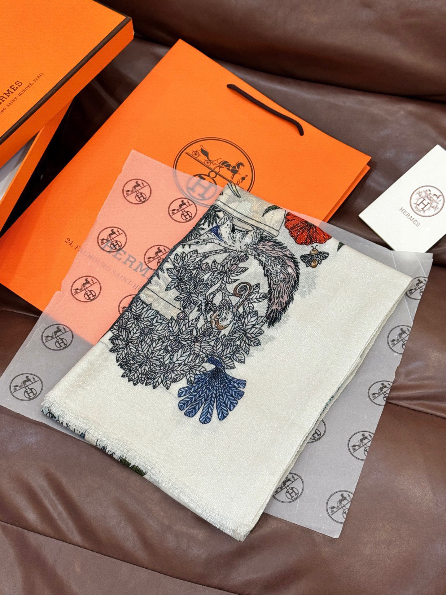 会发光发亮的围巾 羊绒新款🆕👏买了都说好看‼️推荐💕爱马仕双面同色羊绒方巾，【奇珍乐园】顶级工艺超值‼️