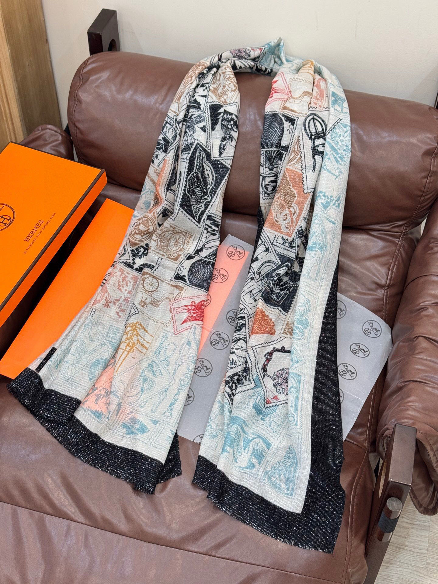 会发光发亮的围巾 羊绒新款🆕👏买了都说好看‼️推荐💕爱马仕羊绒方巾，顶级工艺超值‼️爱马仕专柜爆款🎁💟立