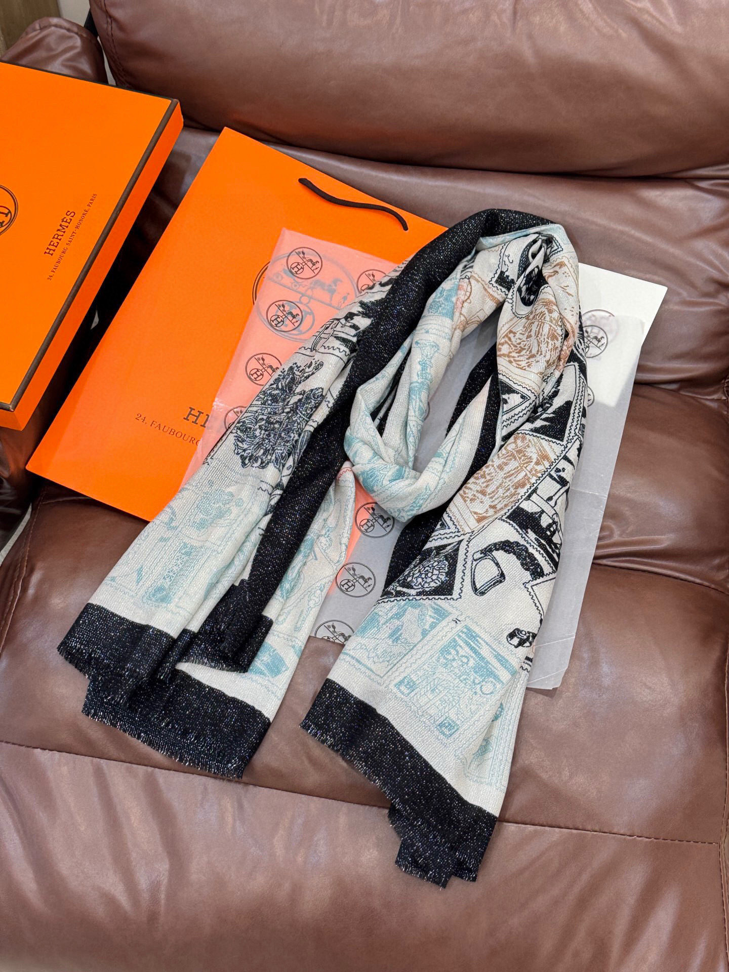 会发光发亮的围巾 羊绒新款🆕👏买了都说好看‼️推荐💕爱马仕羊绒方巾，顶级工艺超值‼️爱马仕专柜爆款🎁💟立