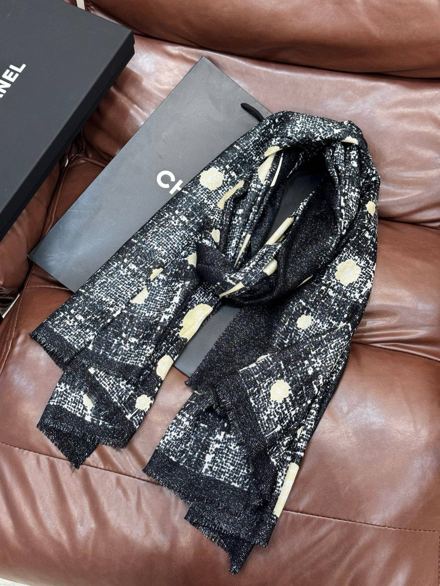 会发光发亮的围巾 💄💋新款客供亮片💖羊绒面料长巾 😘美翻了[流泪]【彩色山茶花银线长巾】御用殿堂级极‼️