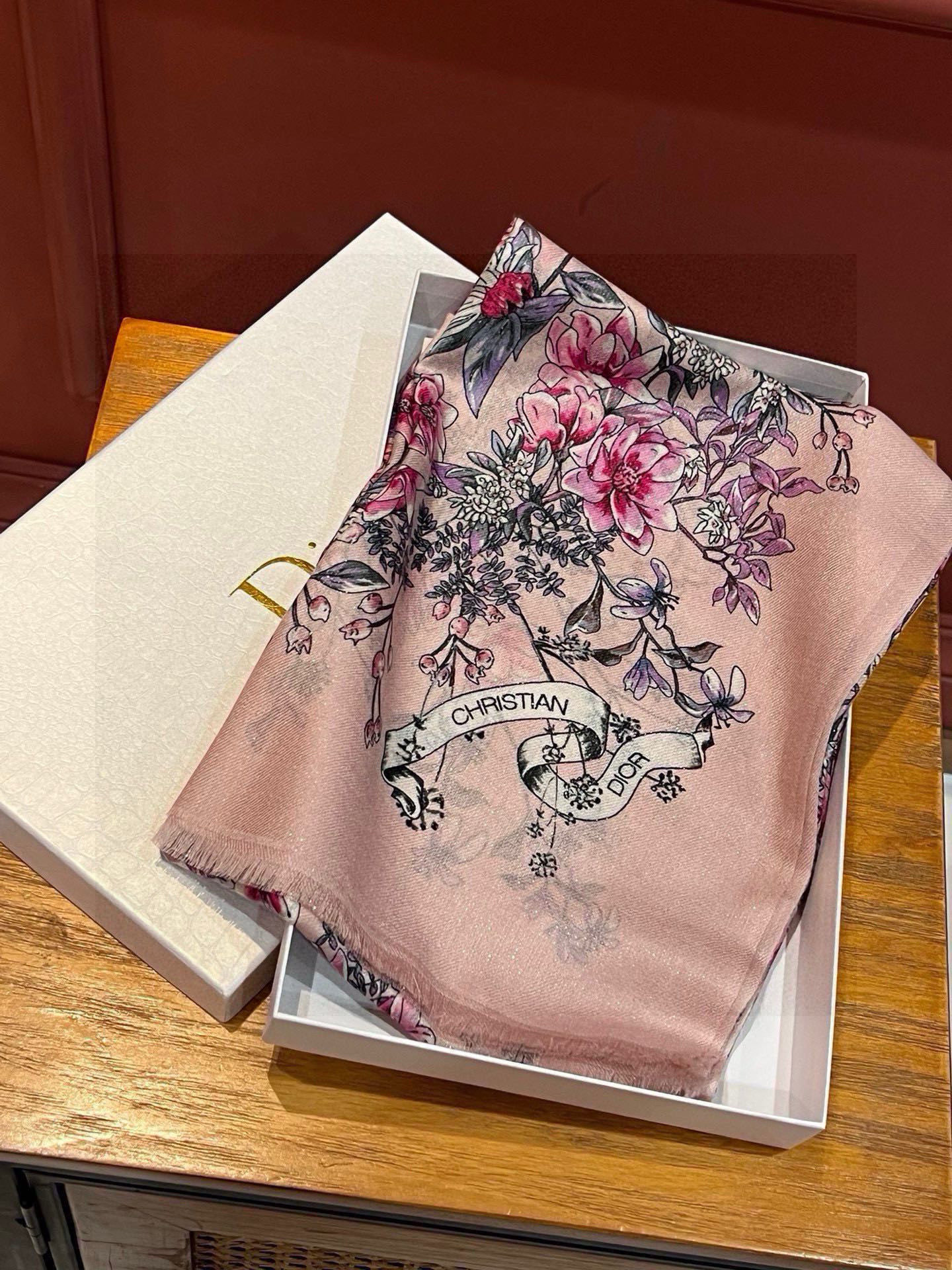 会发光发亮的围巾💃🏻💃🏻D家【D花香明媚】‼️抢‼️VIP推荐 ‼️👍下手一定要快【高端 大爱 ‼️纯羊